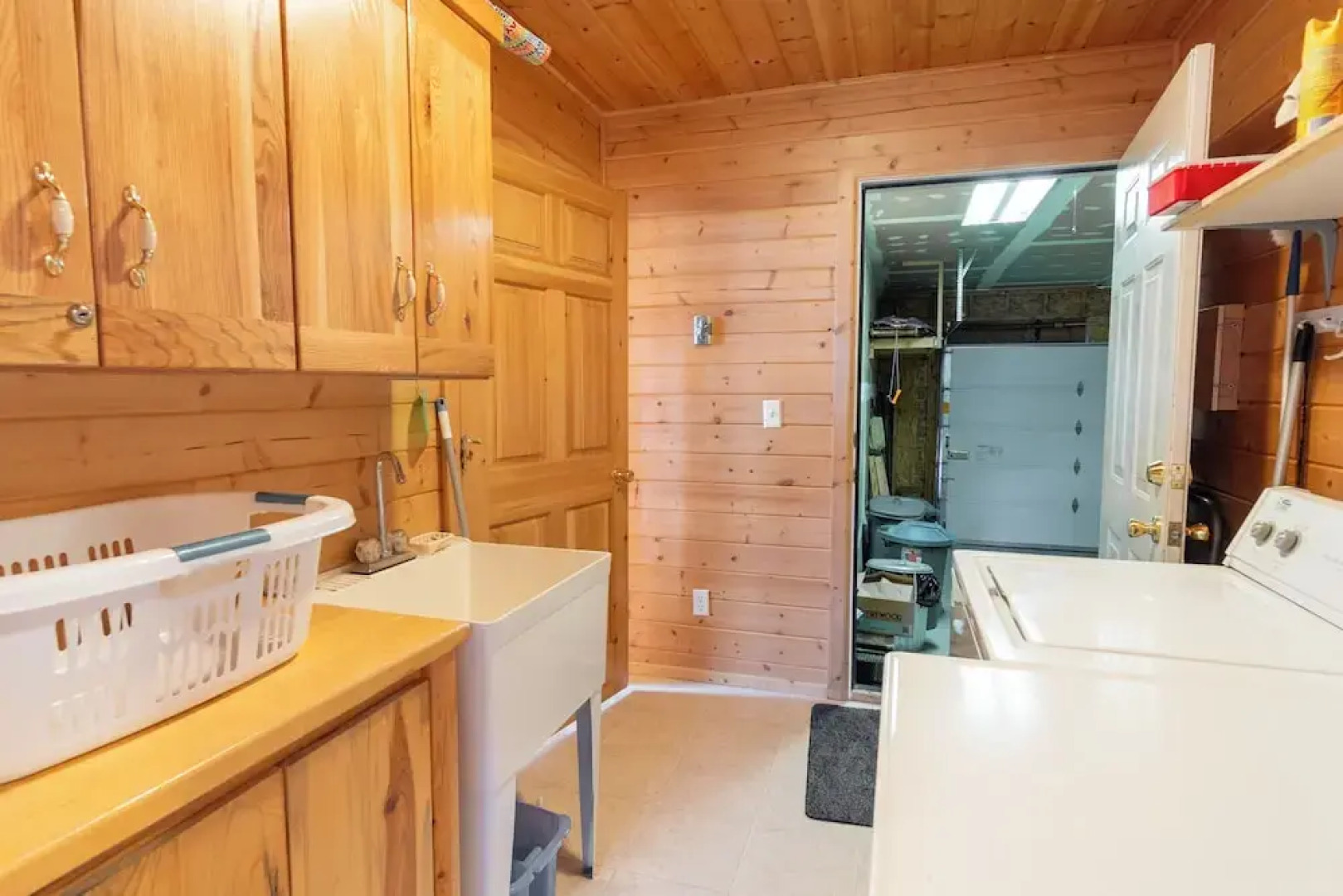 Cozy Henrys Lake Escape - 20 Miles to Yellowstone!