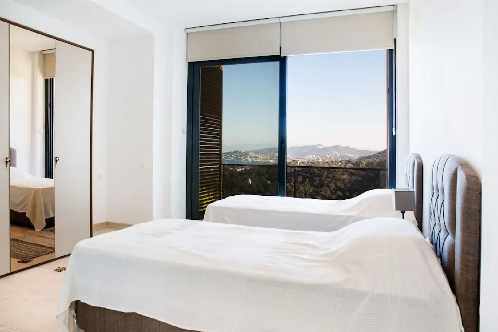 Important Group Villa Prestige