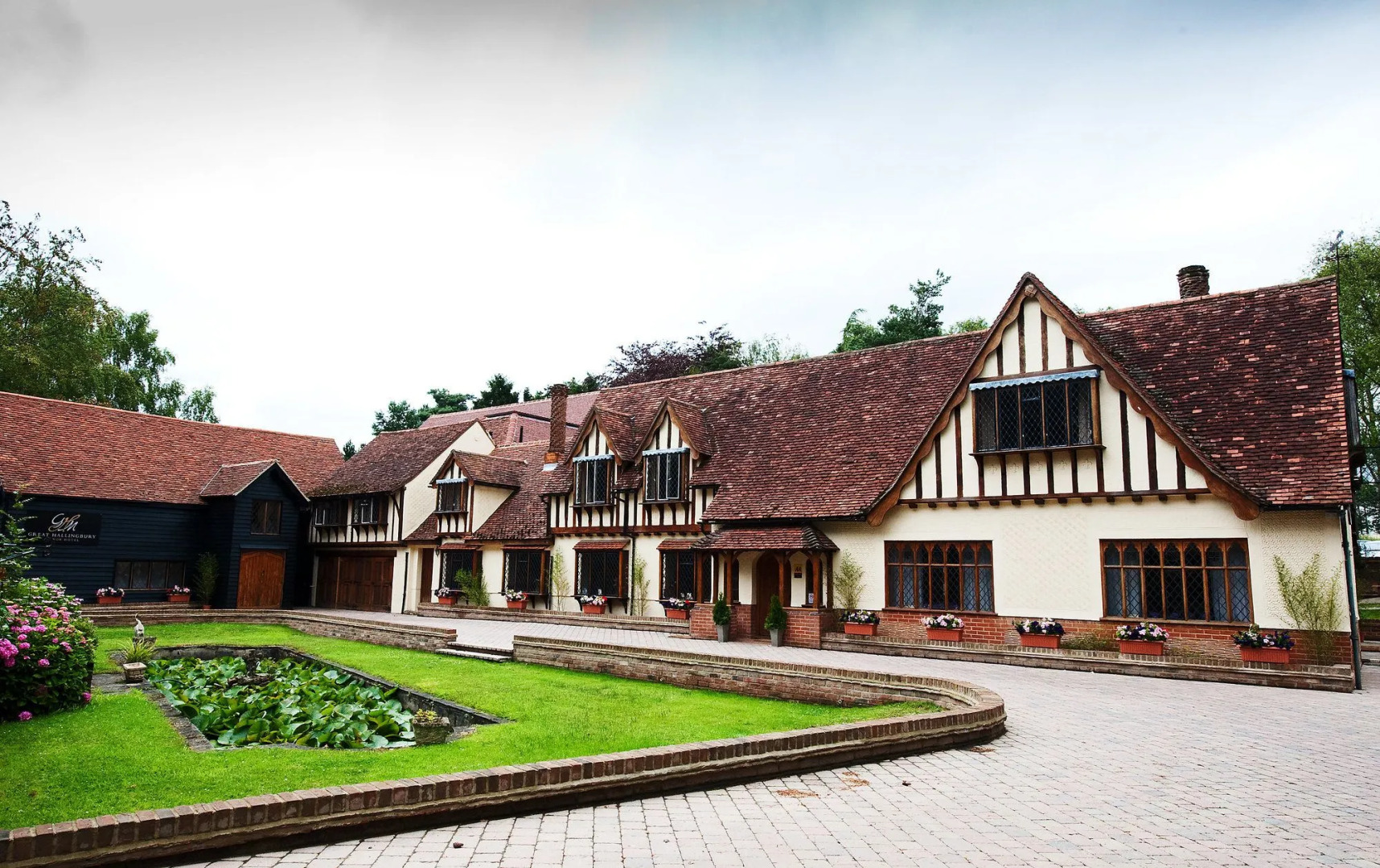 Отель Great Hallingbury Manor