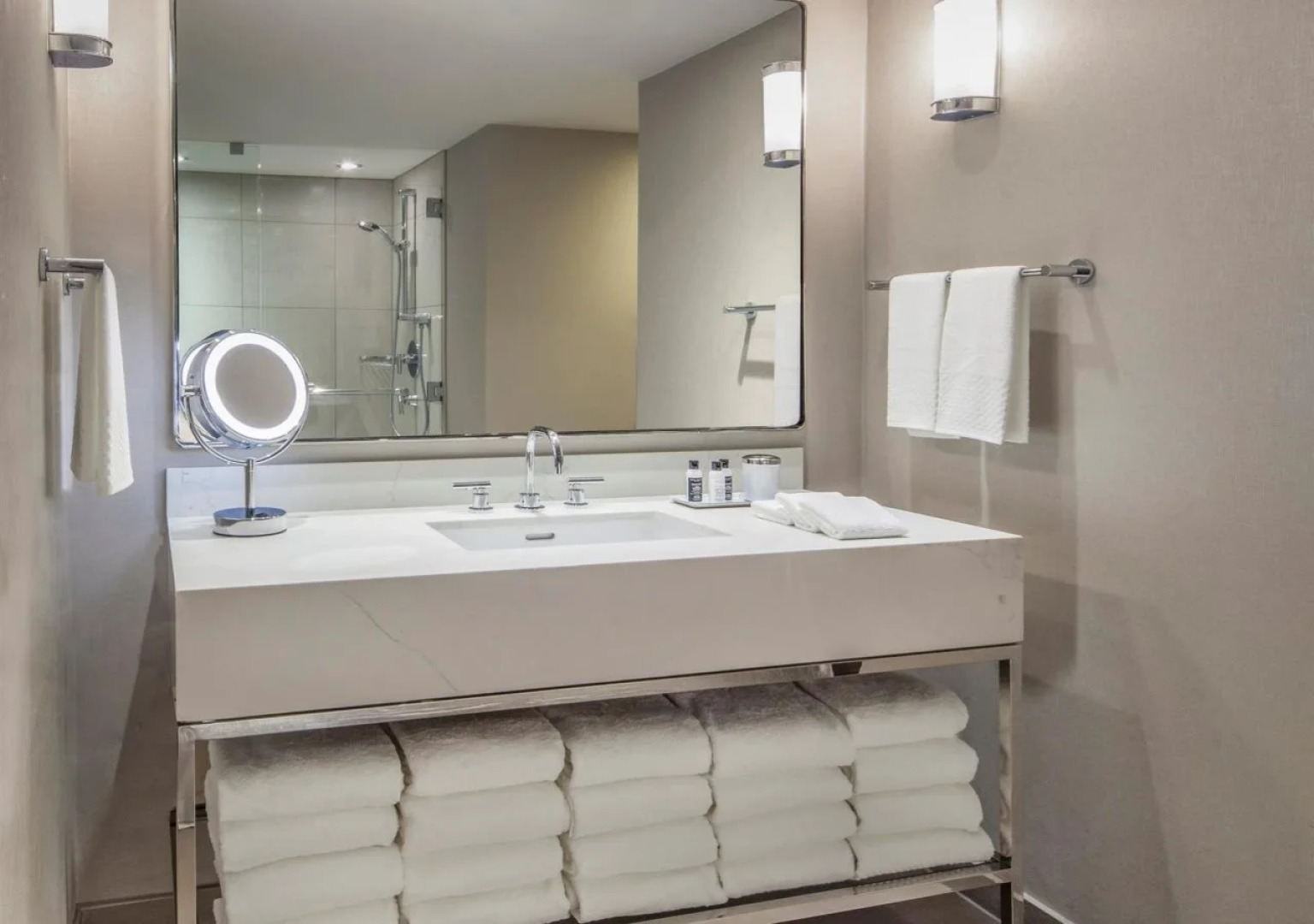 The Marquette Hotel, Curio Collection by Hilton