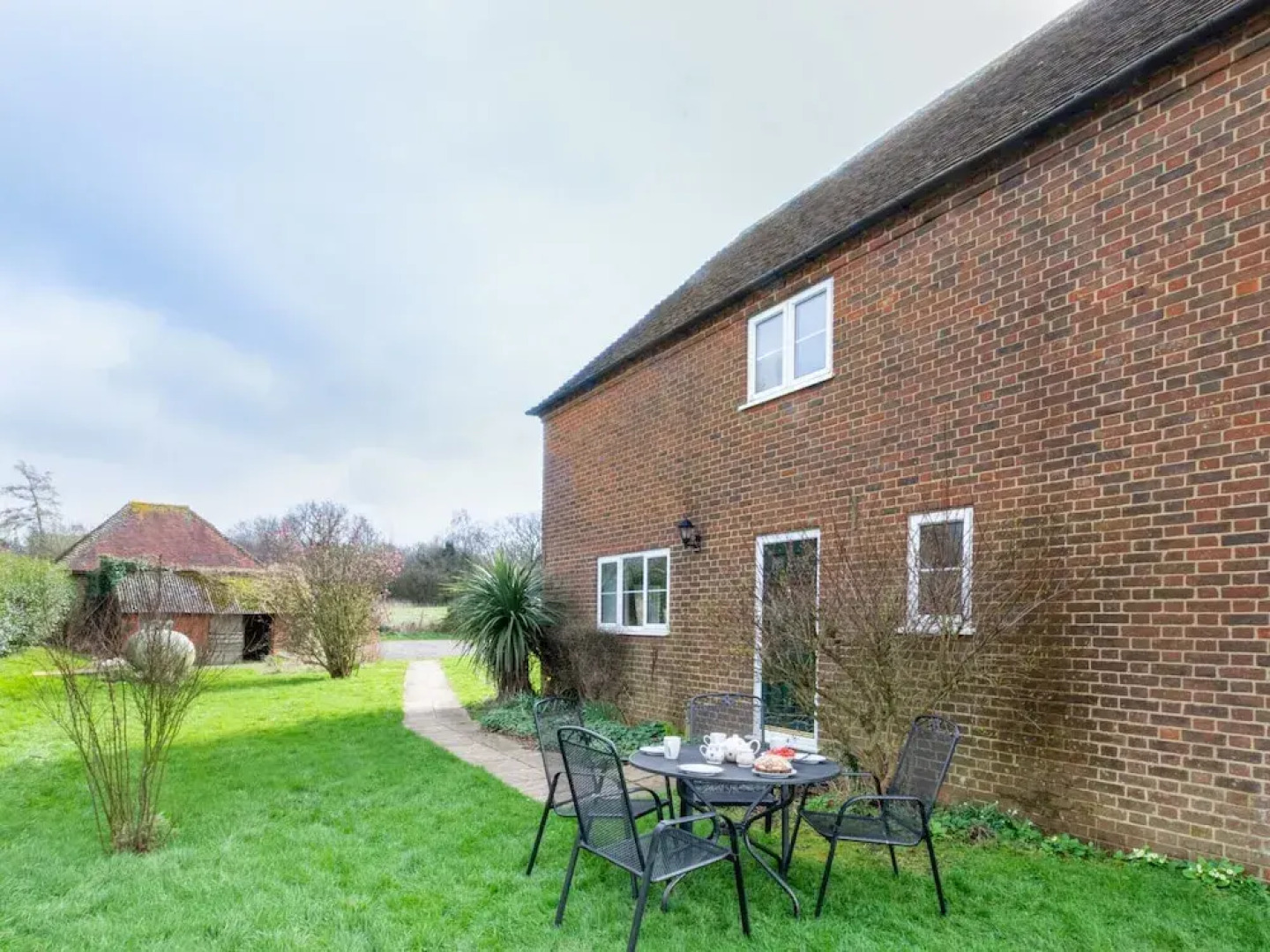 Serene Holiday Home in Hawkinge With Garden