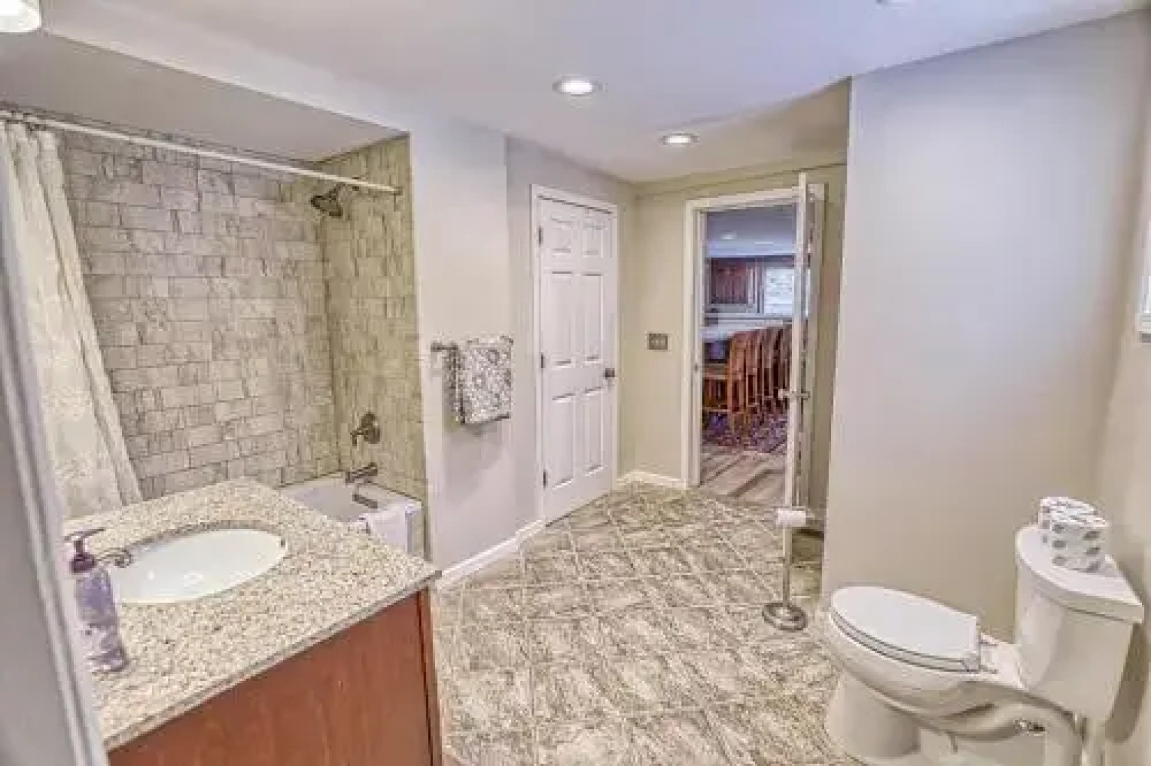 33 West Washington Street