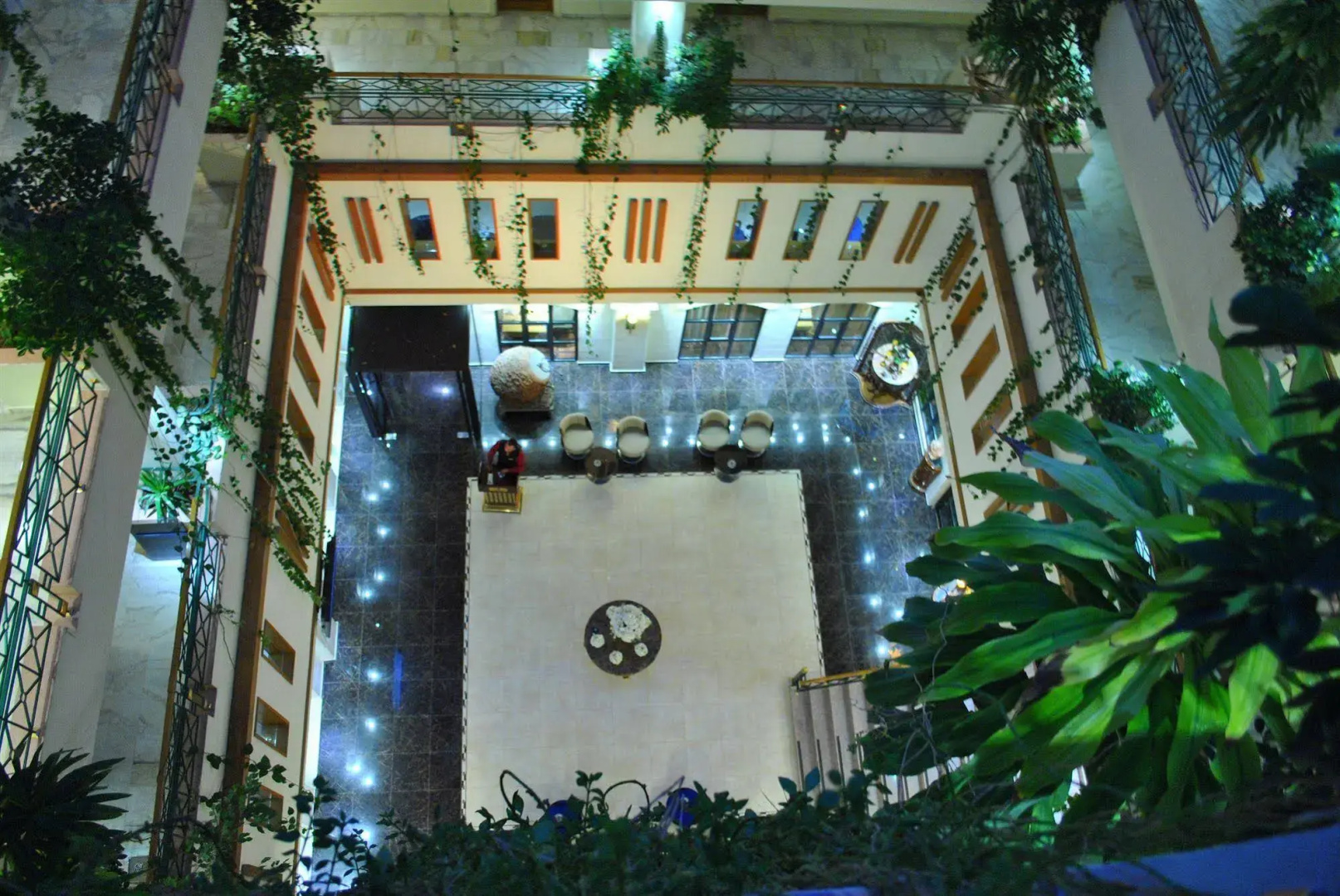 Larsa Hotel