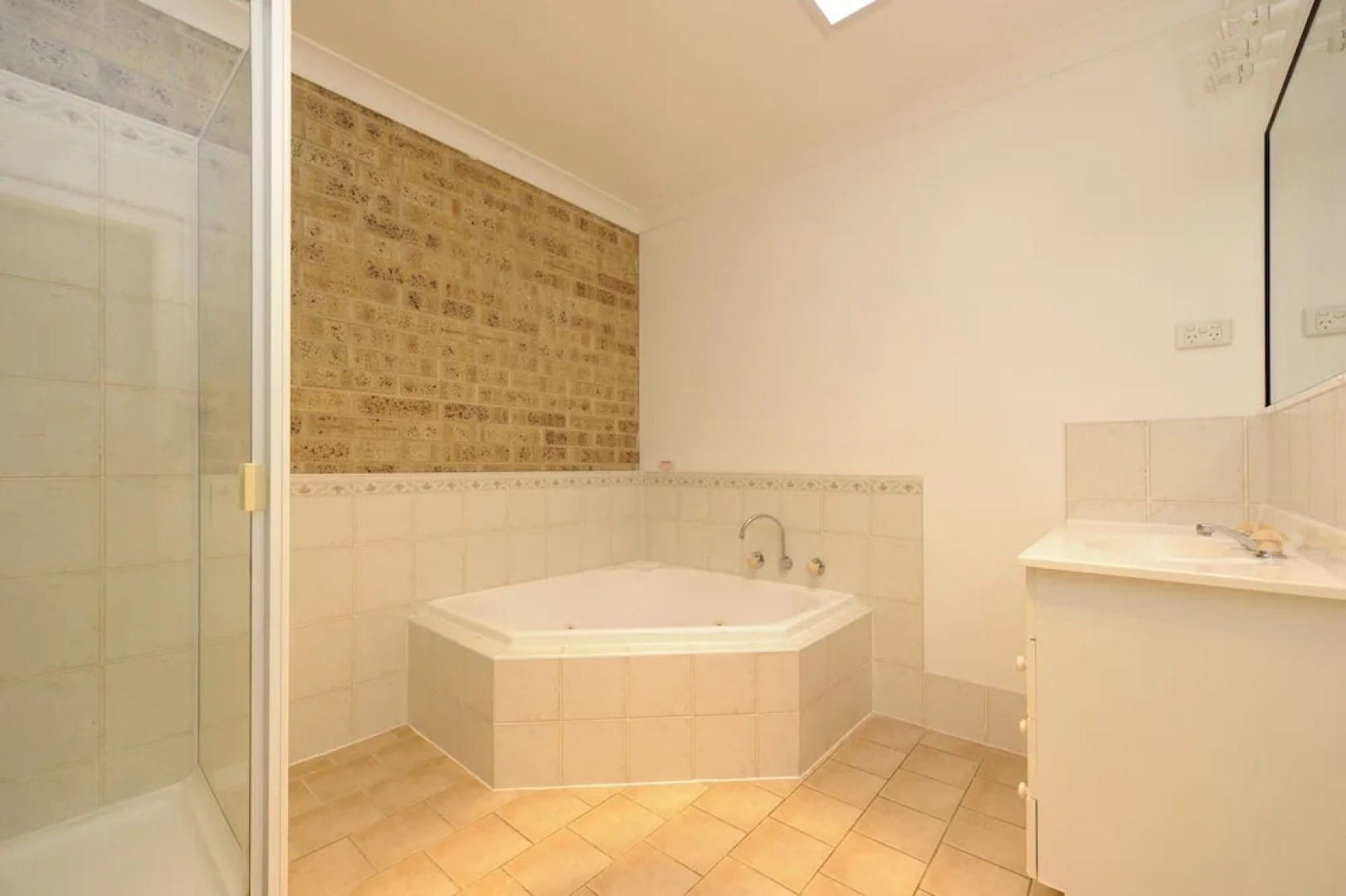 Leonard Ave 1/39 - Shoal Bay