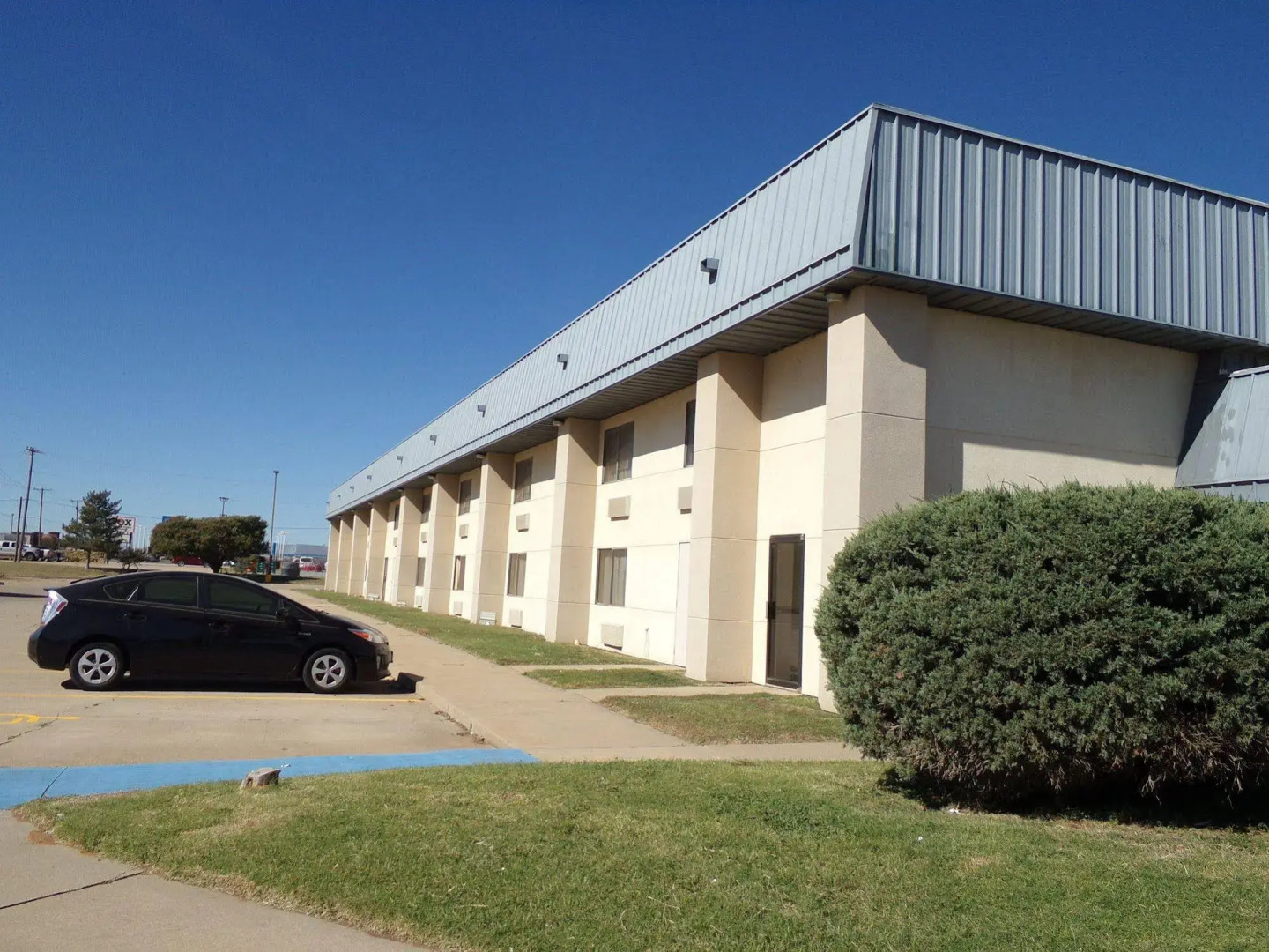 Econo Lodge Inn & Suites