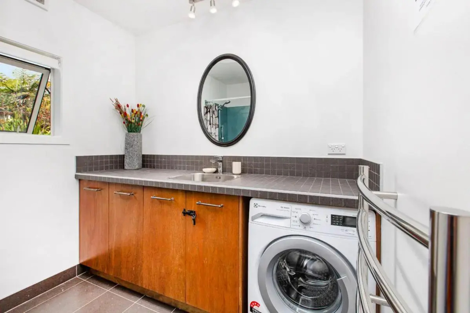 Surf Fortress - Raglan