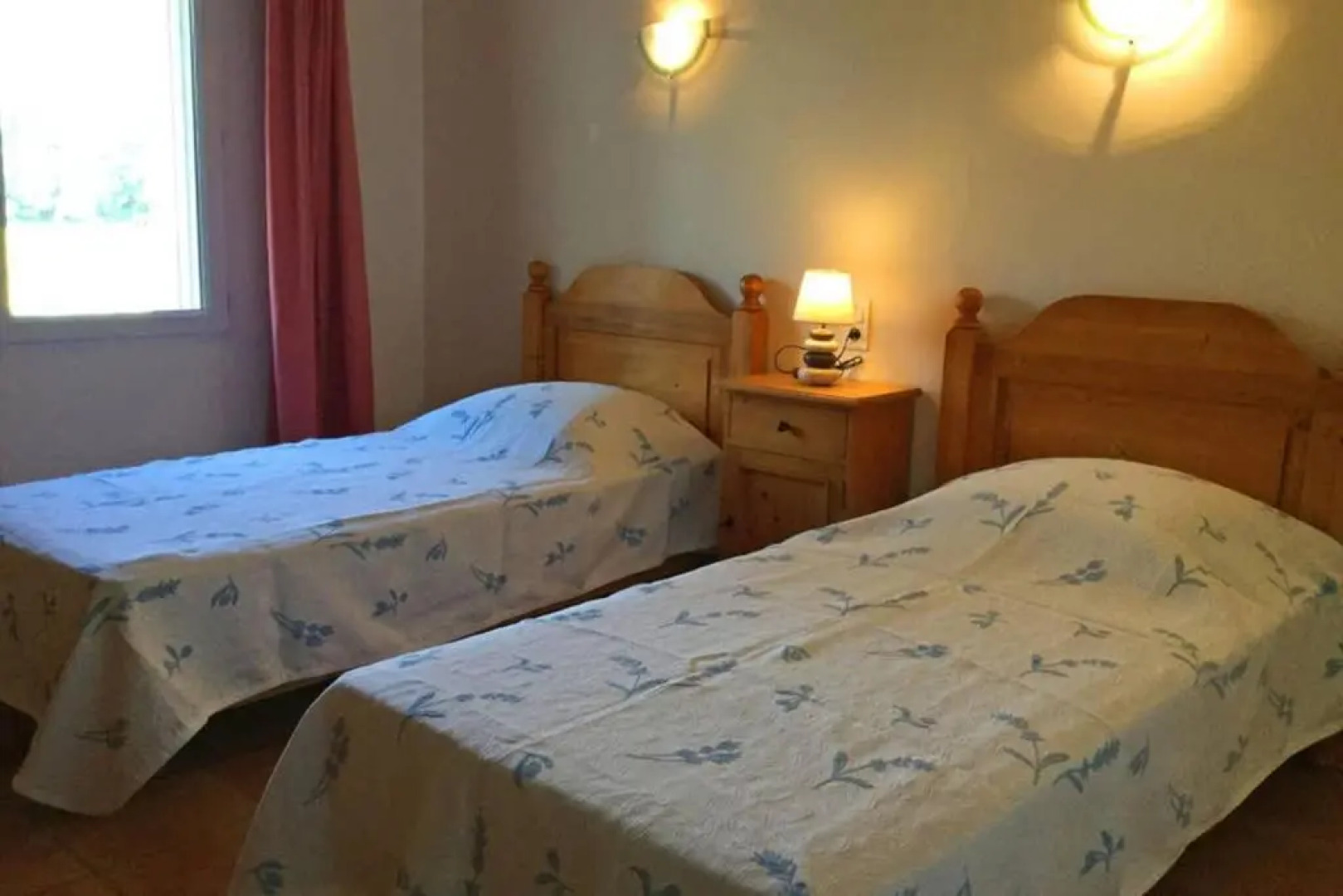 Partie d'une ferme provençale avec piscine privée, située proche d'Avignon, à Bédarrides, 6 prs, LS6-342-FRAGOUN