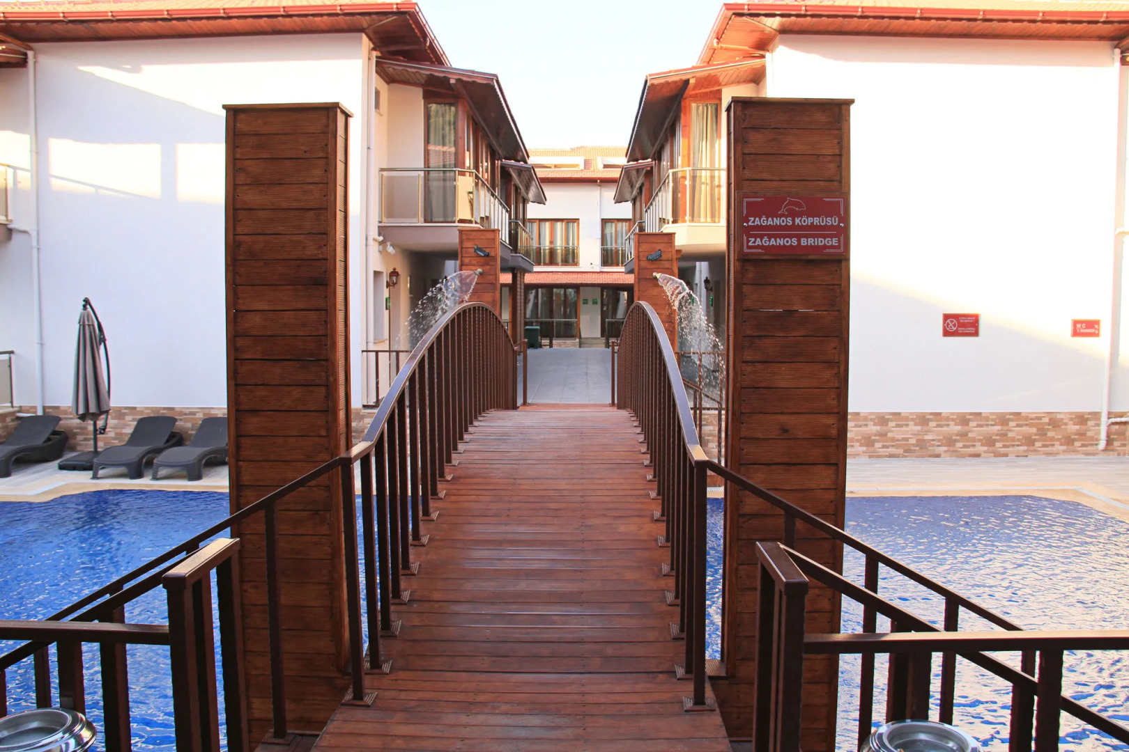 Dolphin Apart & Hotel