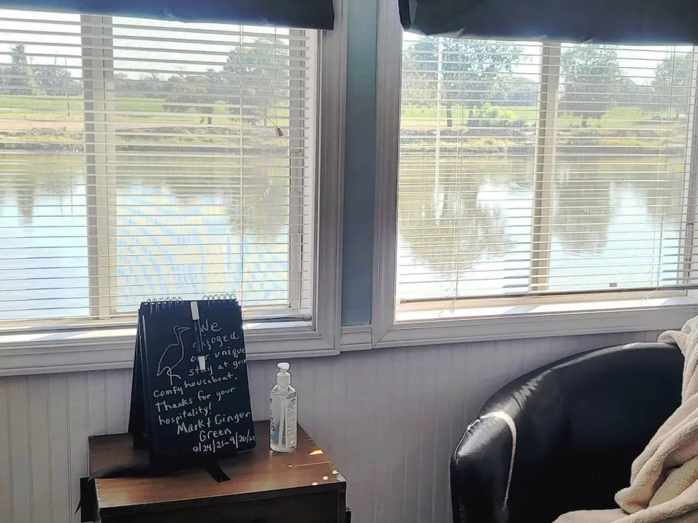 2 Story Houseboat Seeking a Captain Fishpets Ok