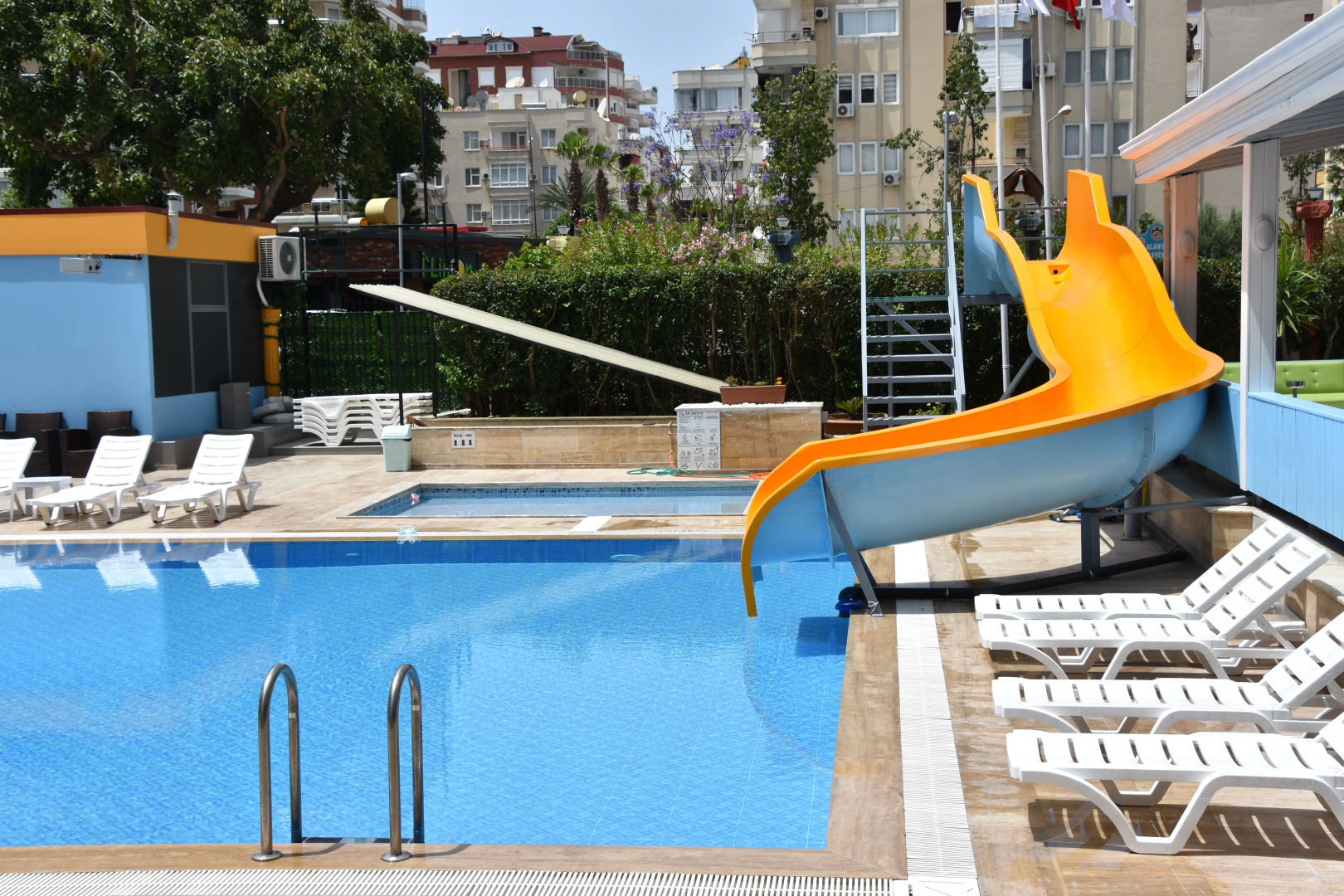 Vi̇va Beach Hotel