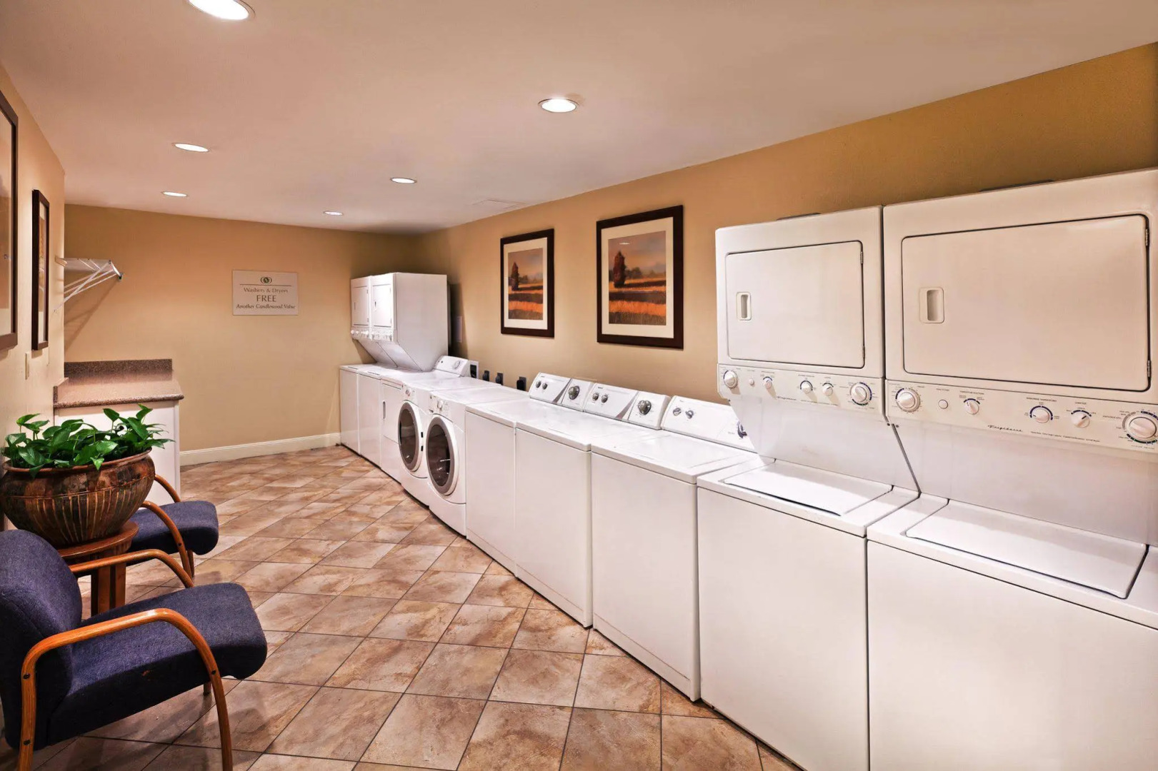 Candlewood Suites Market Center by IHG