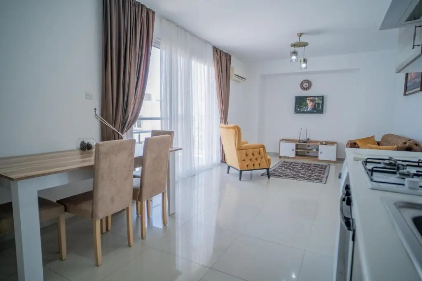 Beautiful Two-bedroom Apartment with Sea and Mountain views Sel 8-5