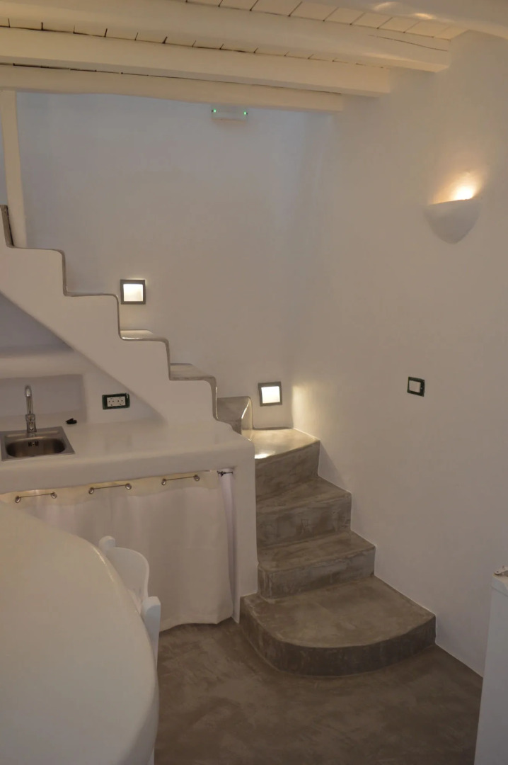 Flaskos Luxury Suites