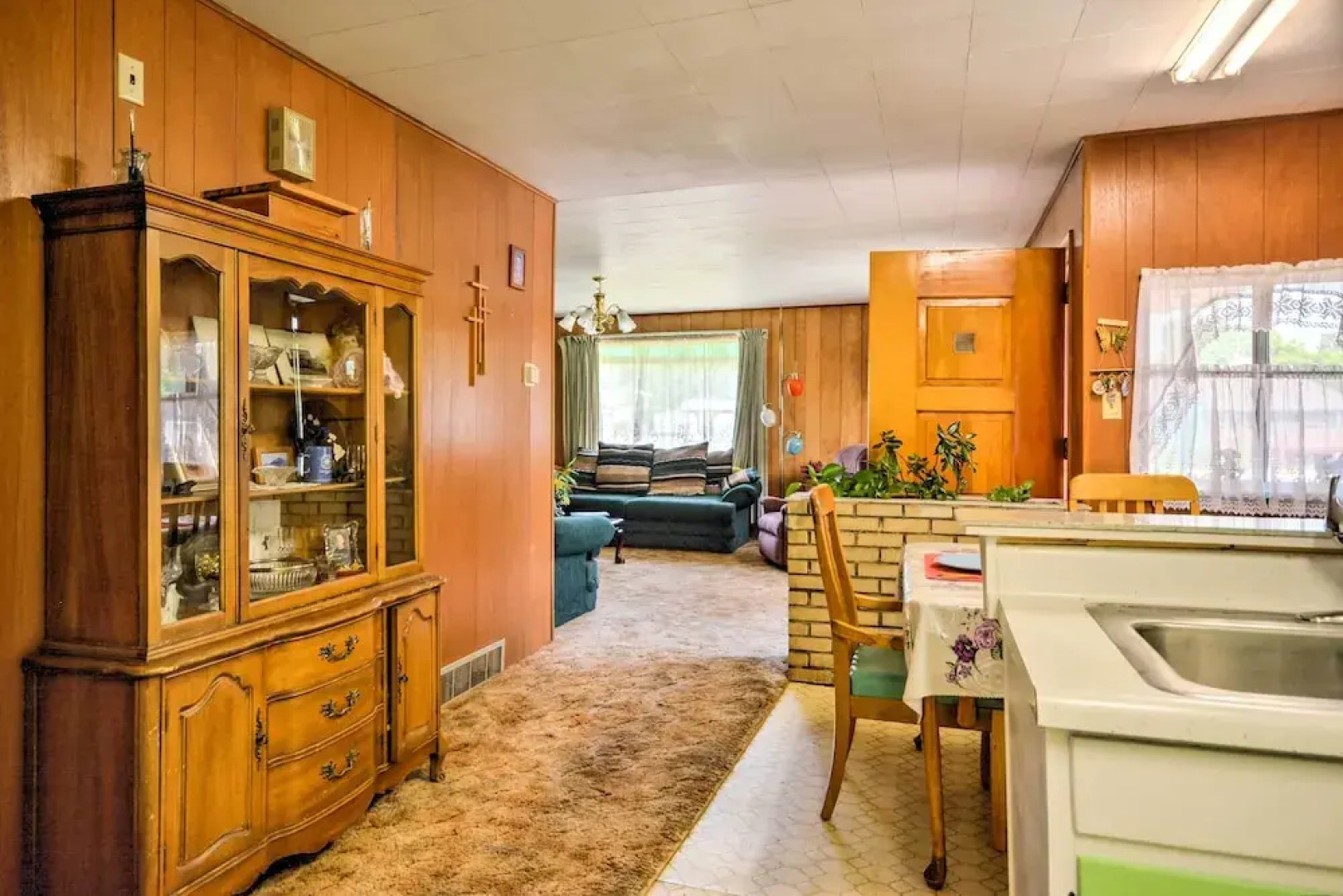 Bright Springer House w/ Hammock & Orchard Views!