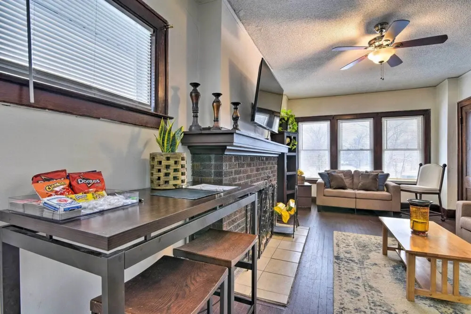 Awesome Detroit Apartment < 3 Mi to Midtown!