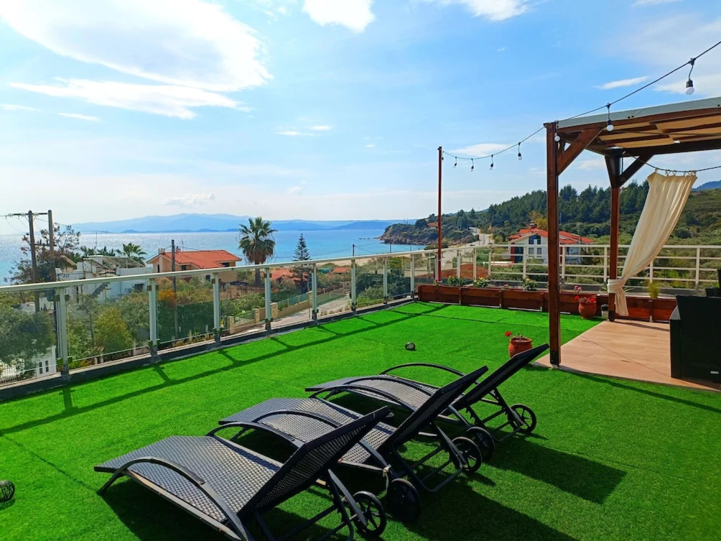 Salonikiou Beach Deluxe Apartments