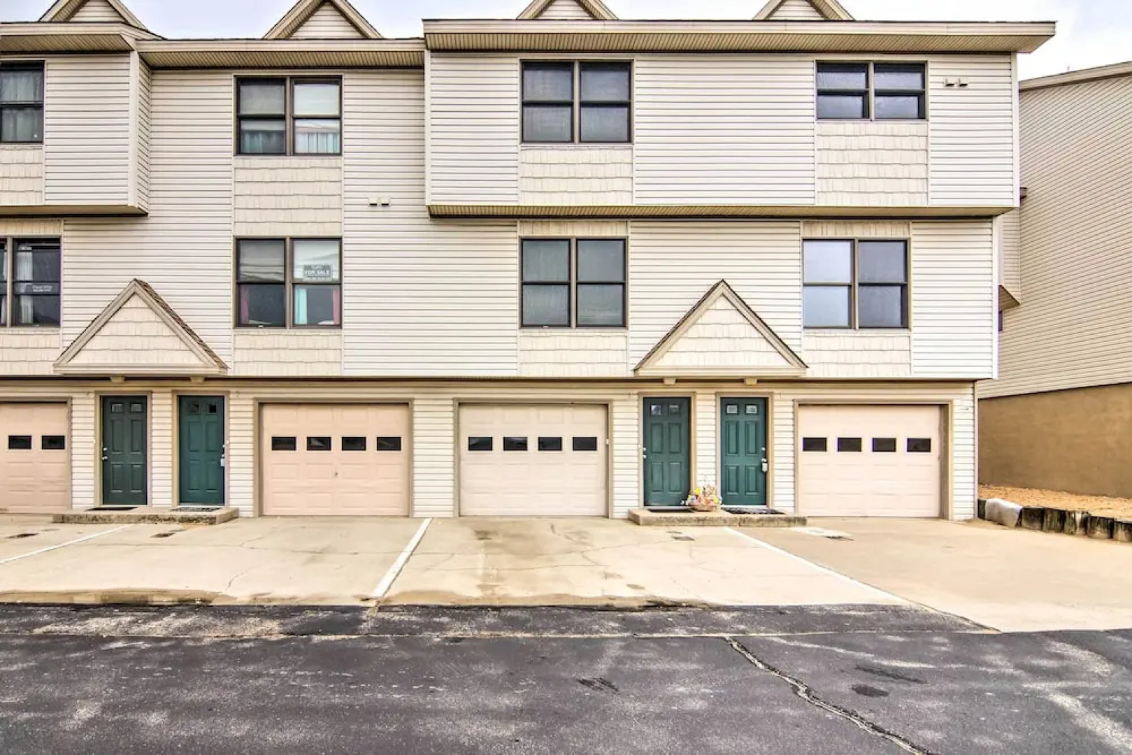 Kitty Hawk Townhome at Sea Dunes - Walk to Beach!