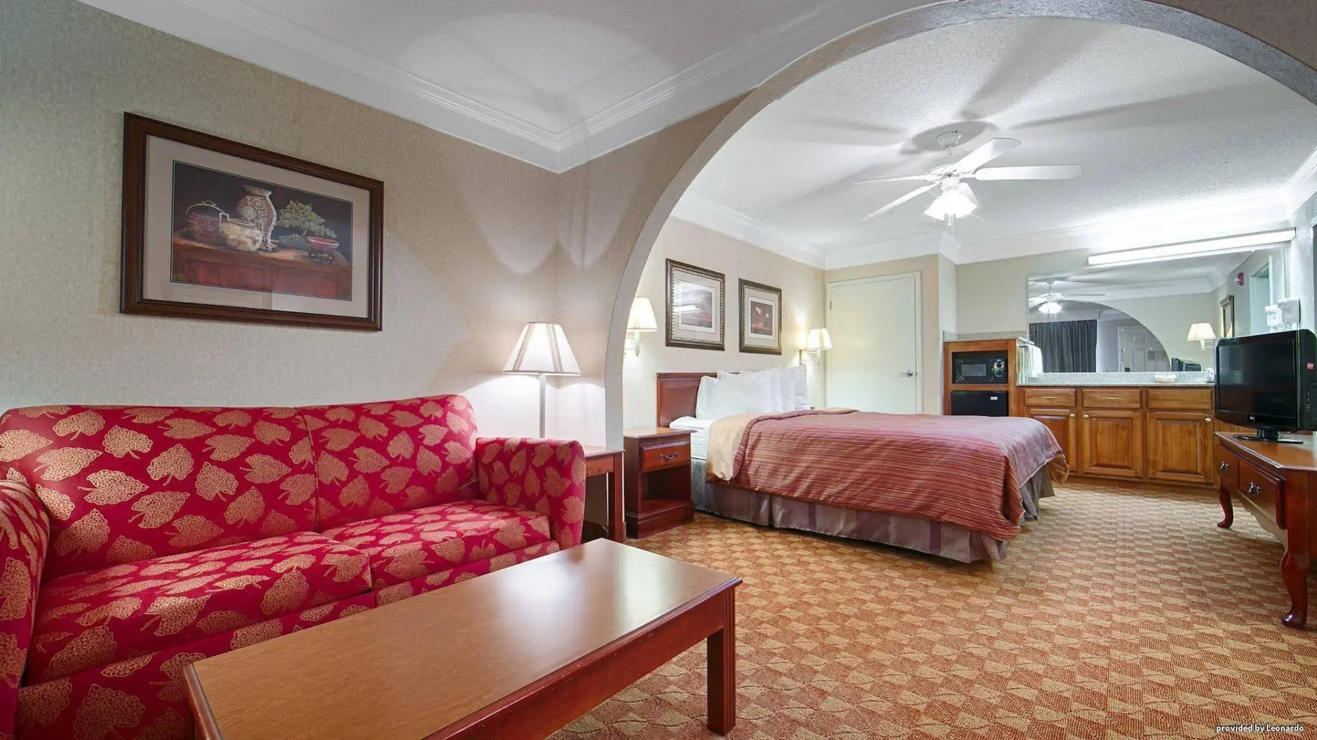 Peach State Inn & Suites