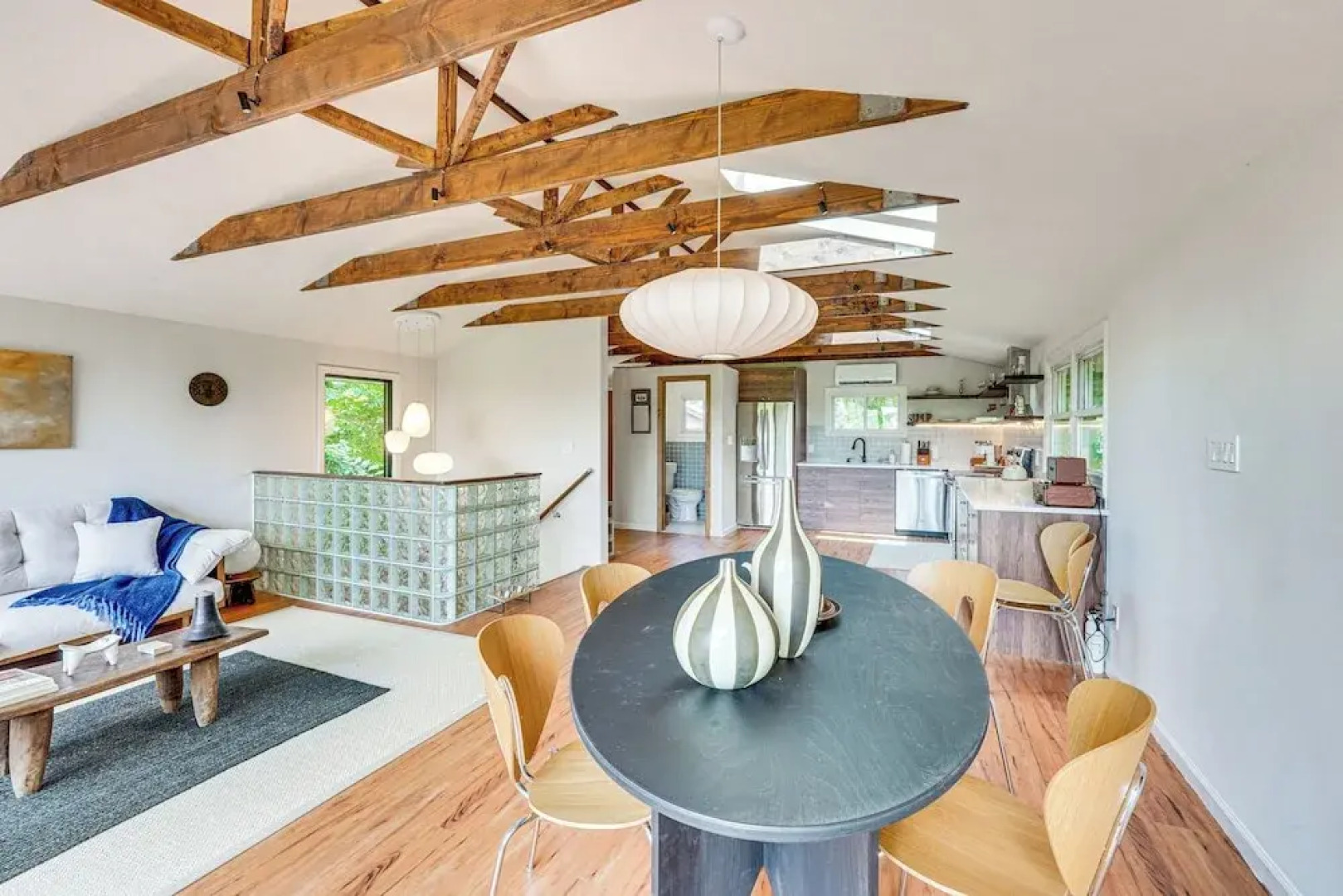 Game Room & Yard: Mid-century Modern Kingston Home