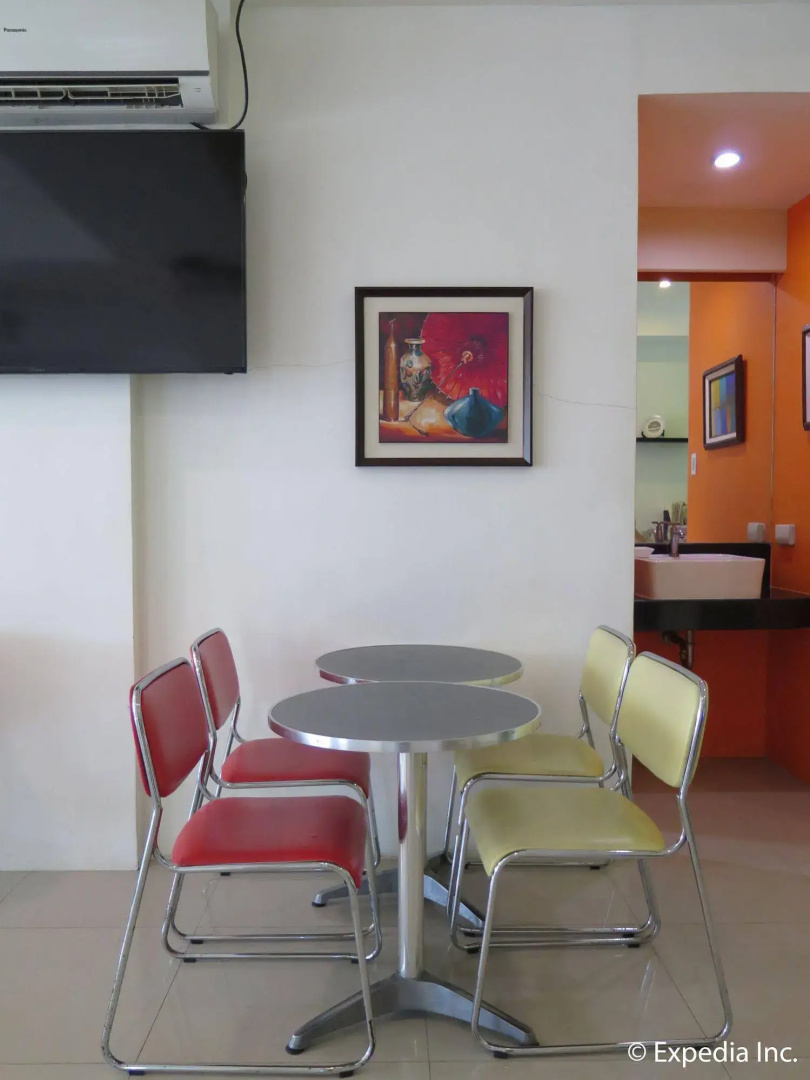Royale House Hotel Davao powered by Cocotel