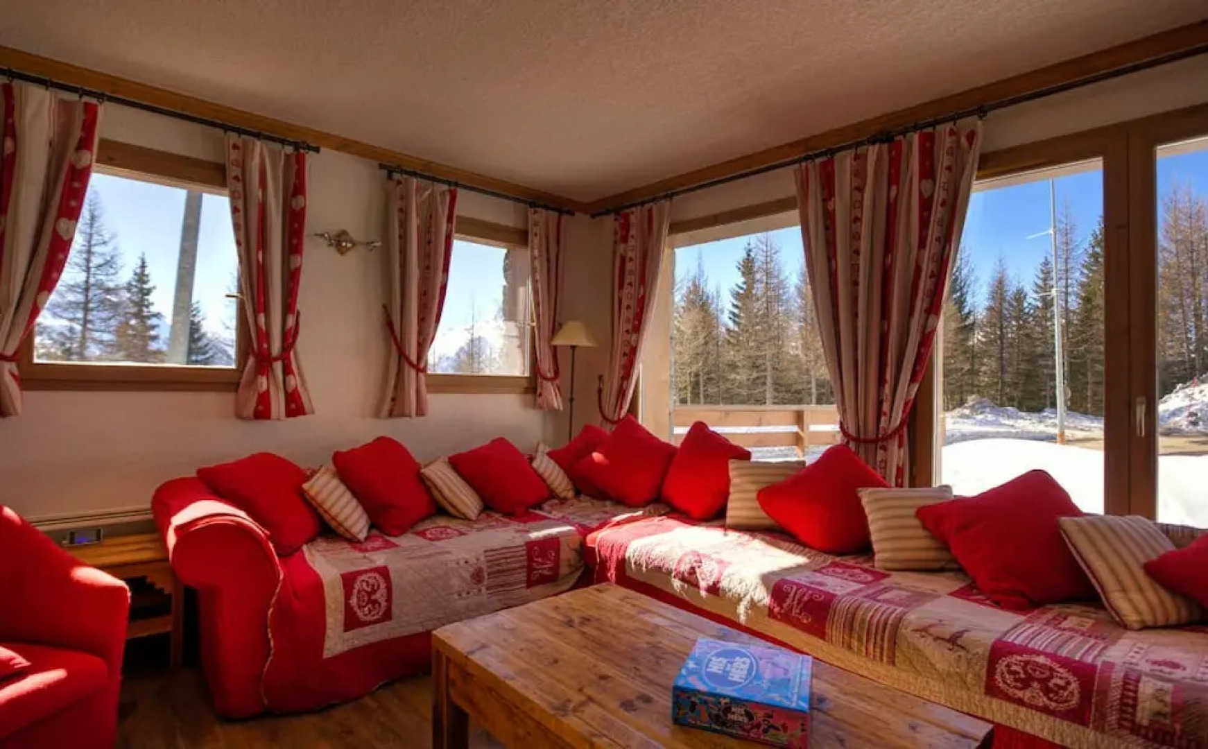 Chalet Perdrix by Skinetworks