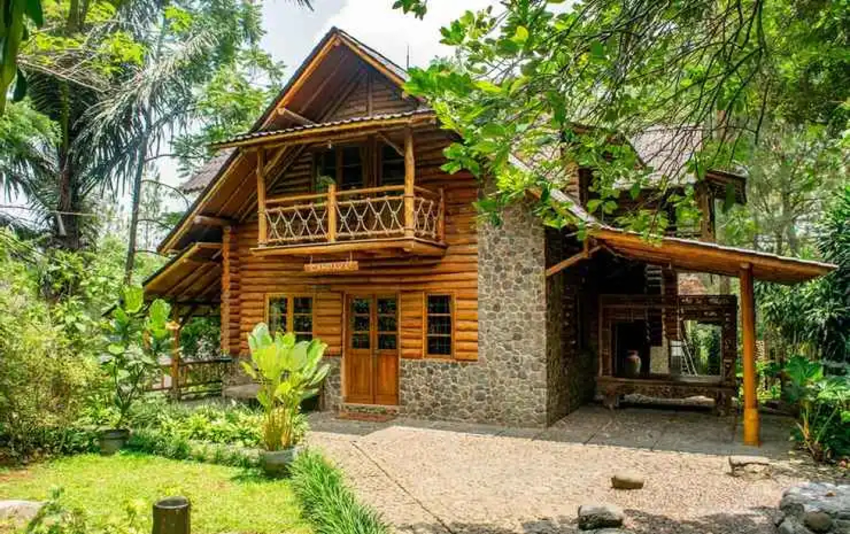 Log Home Villa Taman Wisata Bougenville