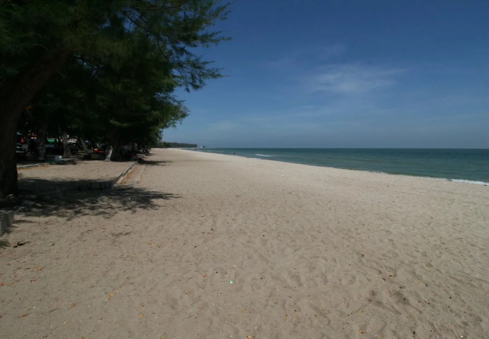 Beachfront Hotel Cha Am