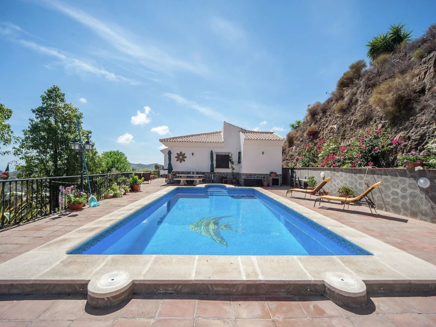 Spacious Cottage With Private Pool and Beautiful Views of Mountains and sea