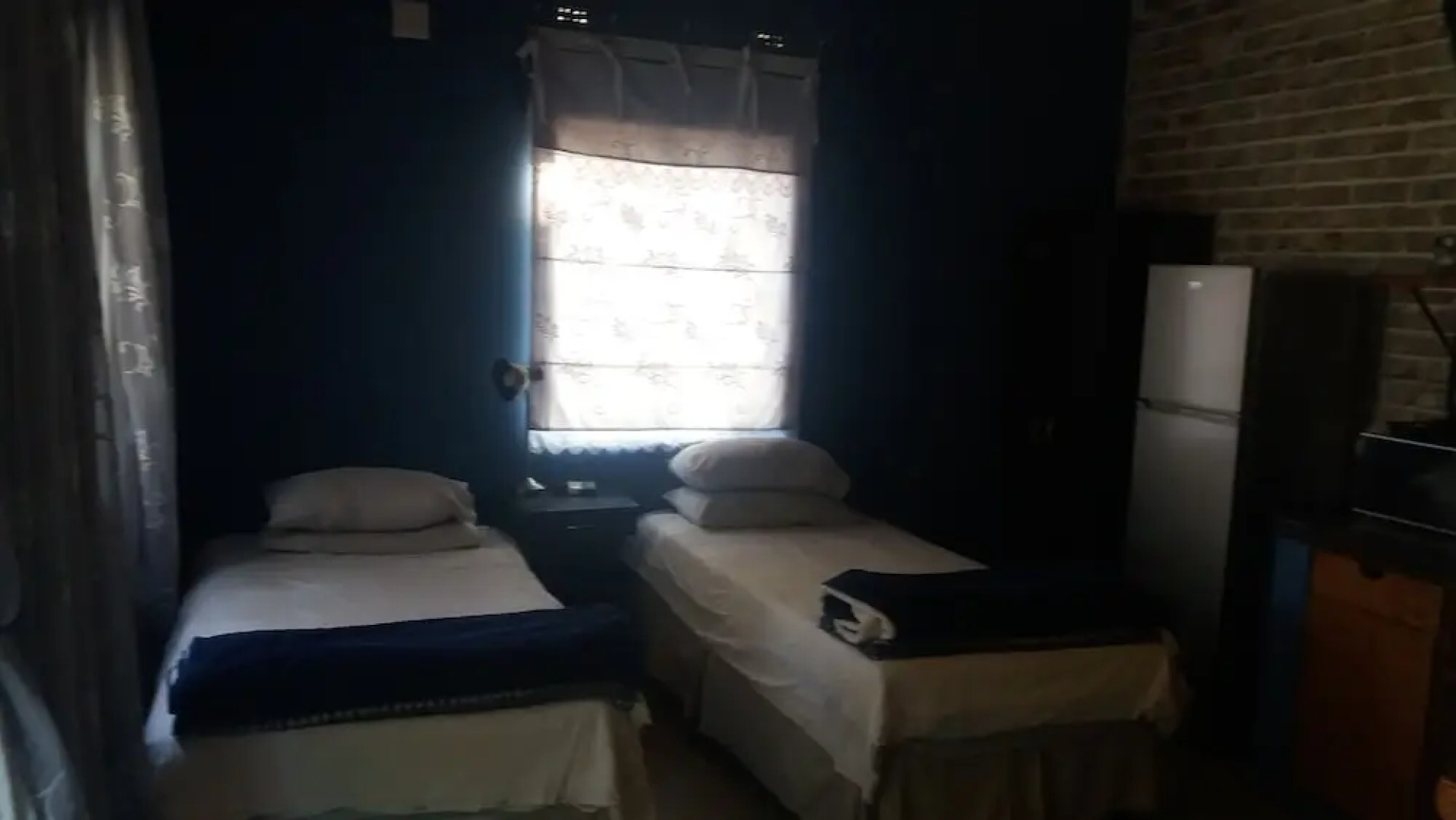 Room in Guest Room - Comfy Room With Dstv and Aircon in Convenient Location