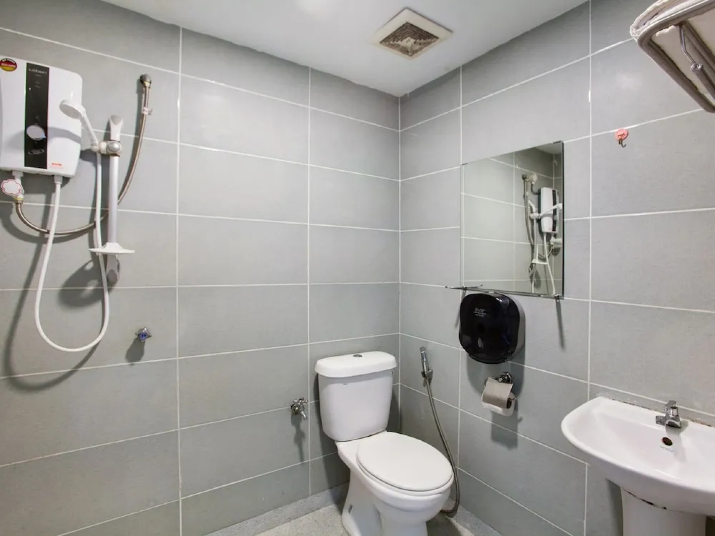 988 Hotel by OYO Rooms