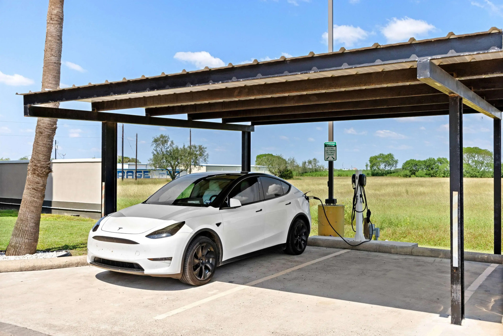 La Quinta Inn & Suites by Wyndham Raymondville