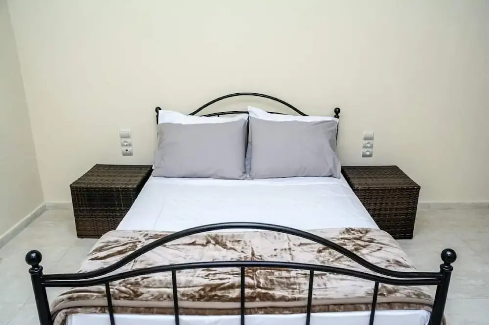 Green Luxury Villa Near The Sea