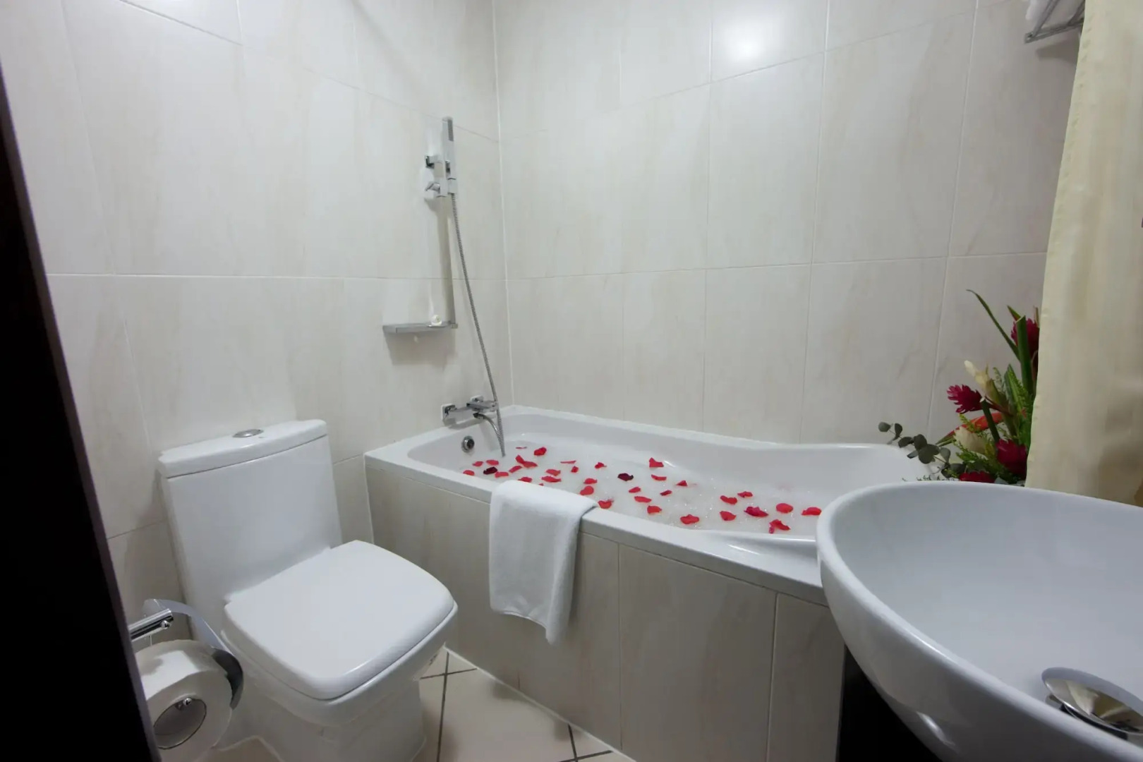 Oak Plaza Hotel - East Legon