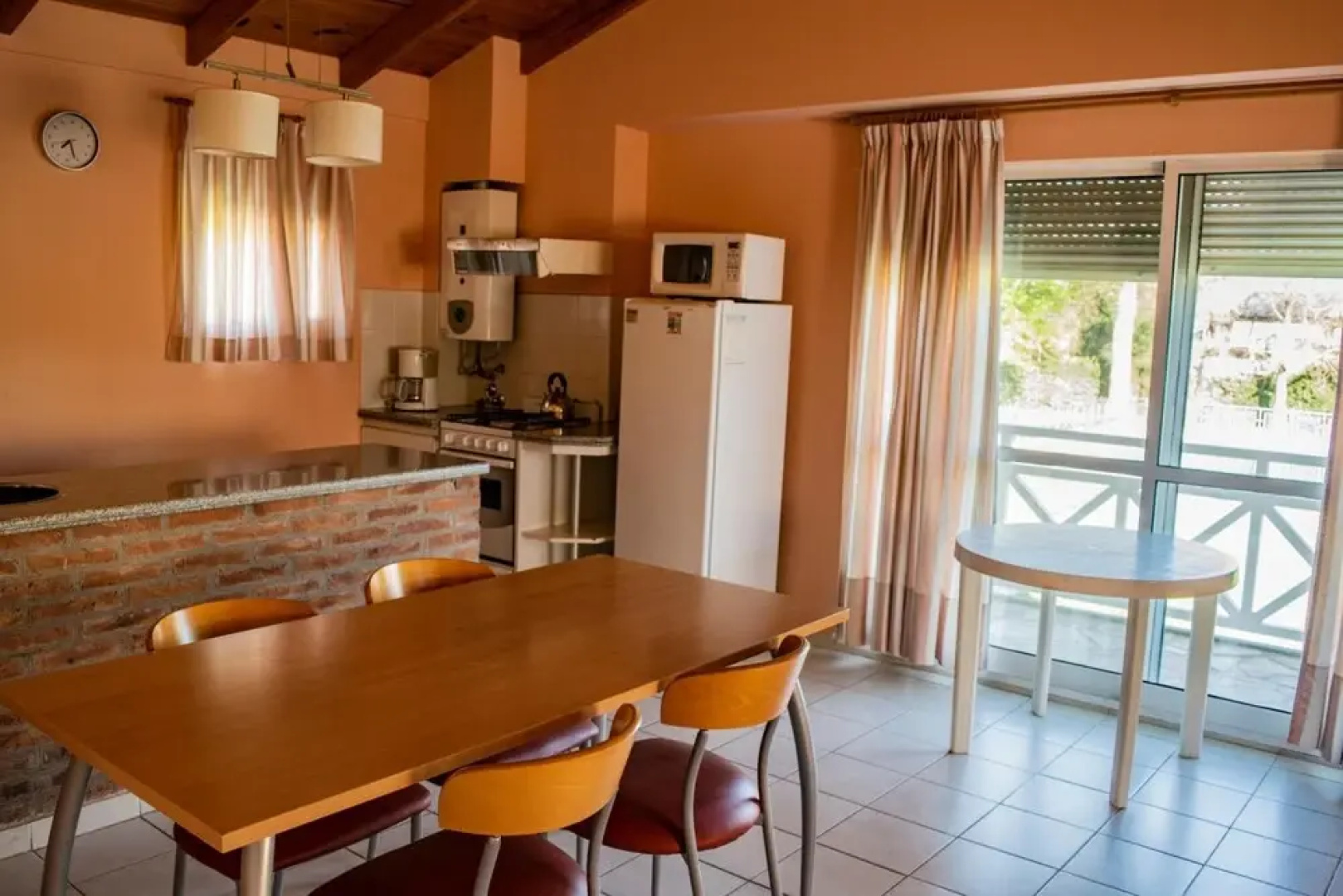 Los Robles Apart Hotel