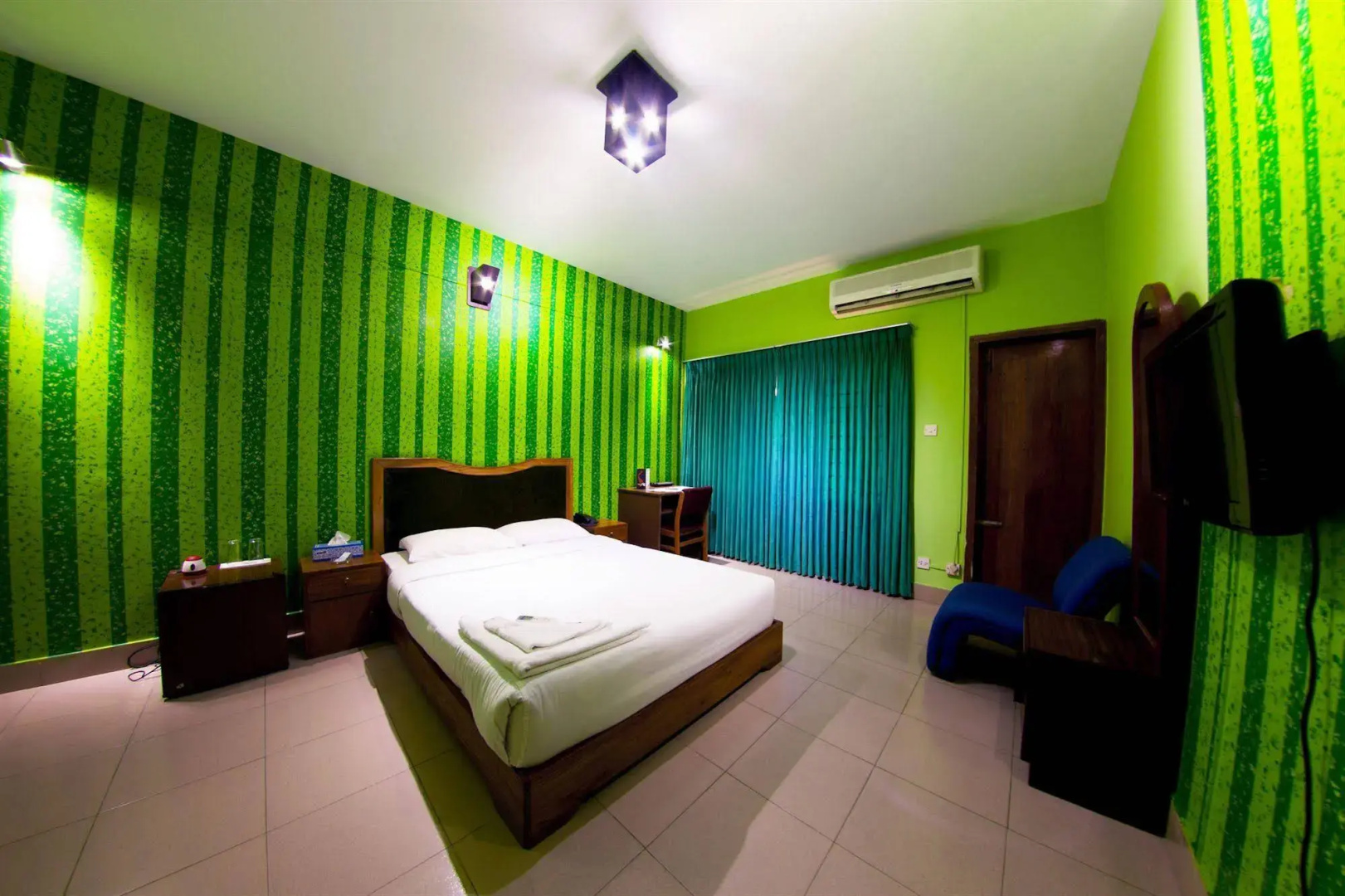 Hotel Tropical Daisy