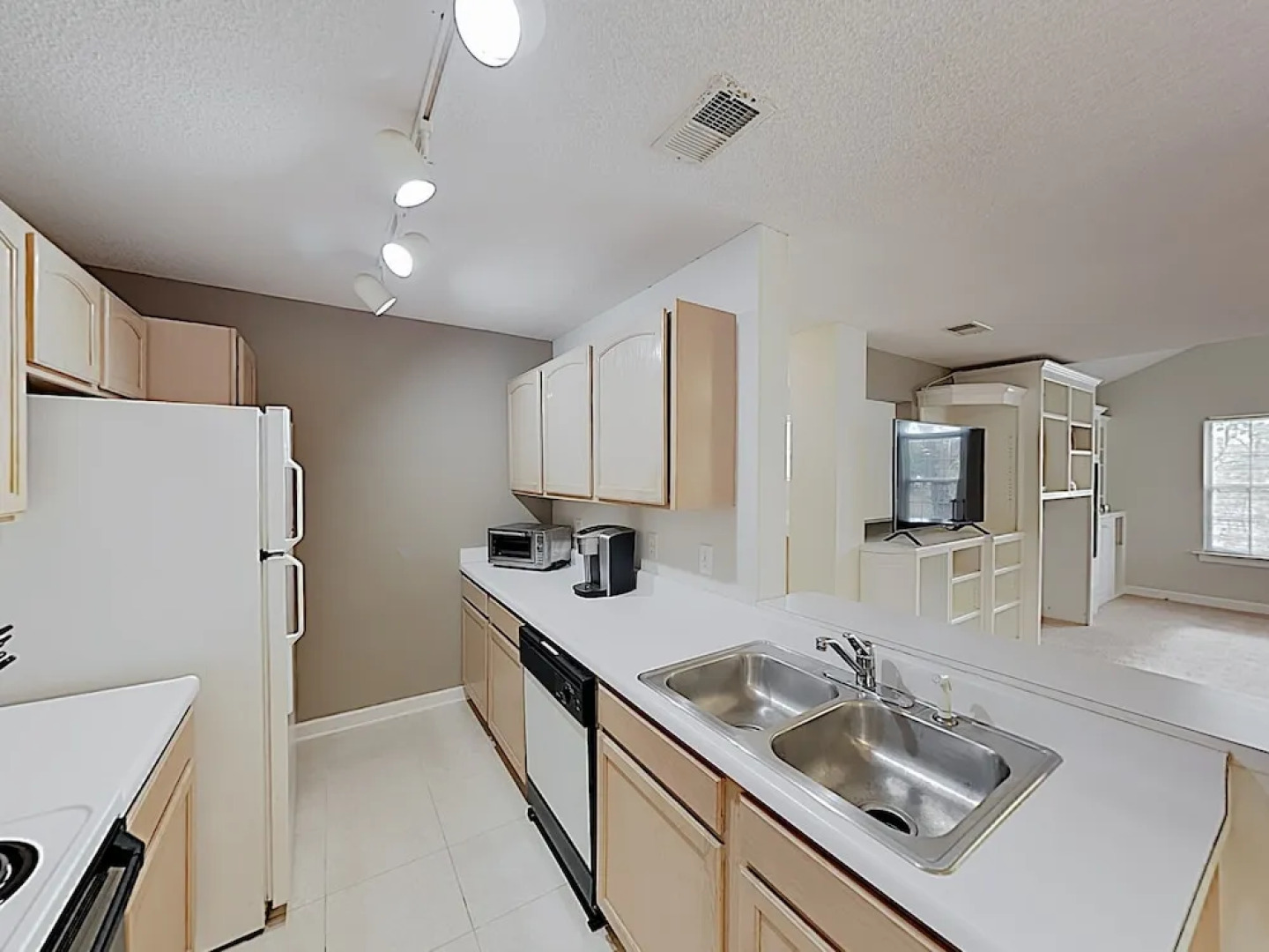 Charming Coastal Haven w/ Amazing Locale townhouse