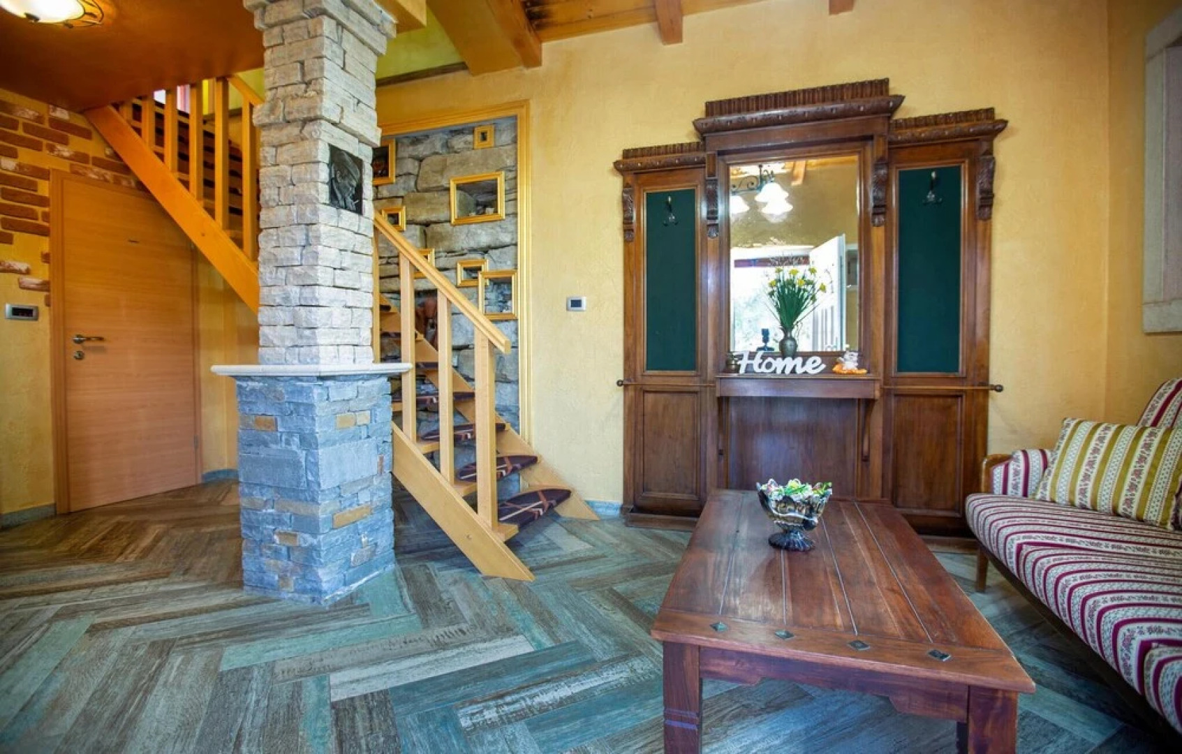 Stunning Home in Izola with Outdoor Swimming Pool, Hot Tub & 5 Bedrooms