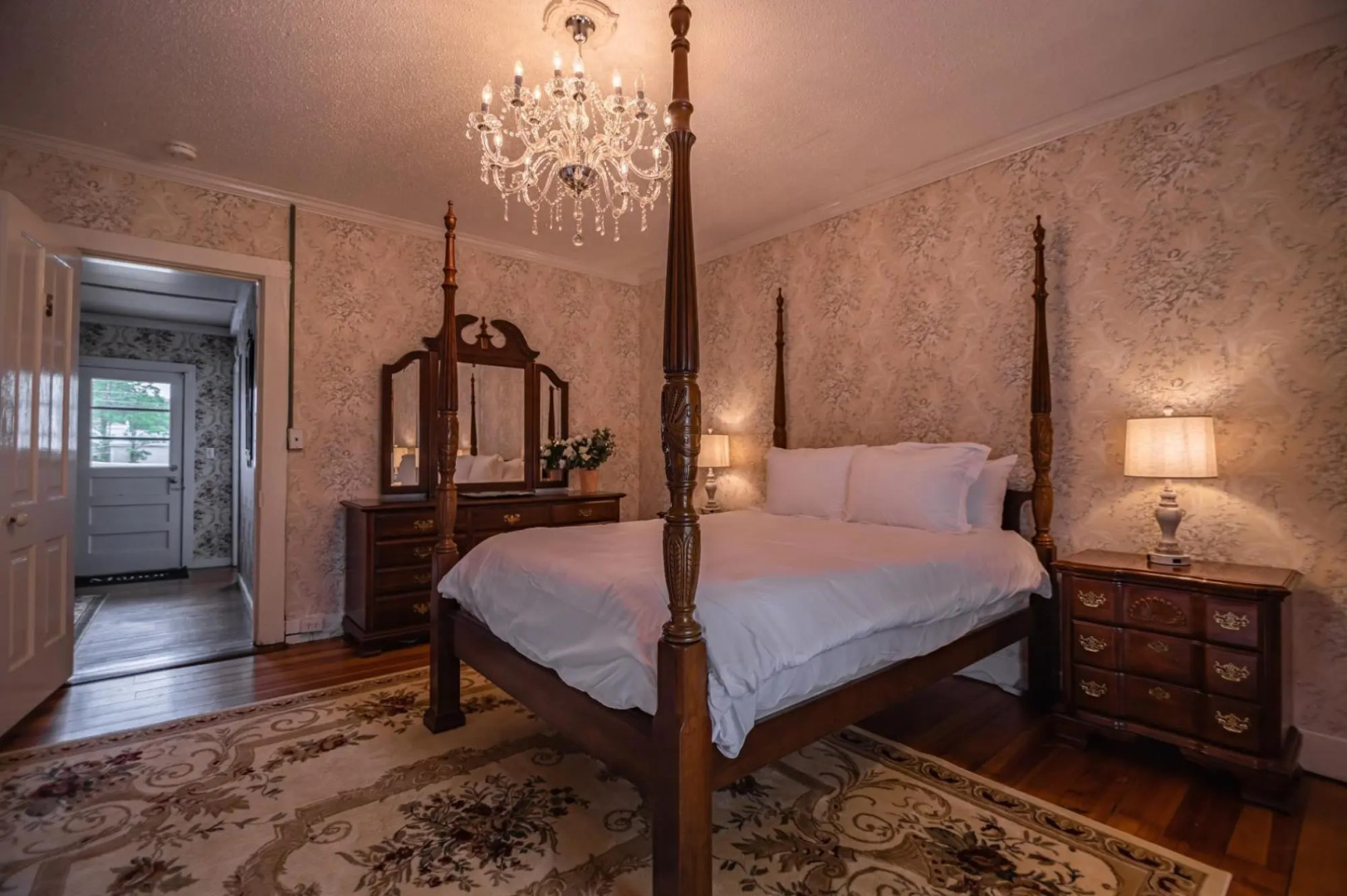 The Manor 1885 Altamont