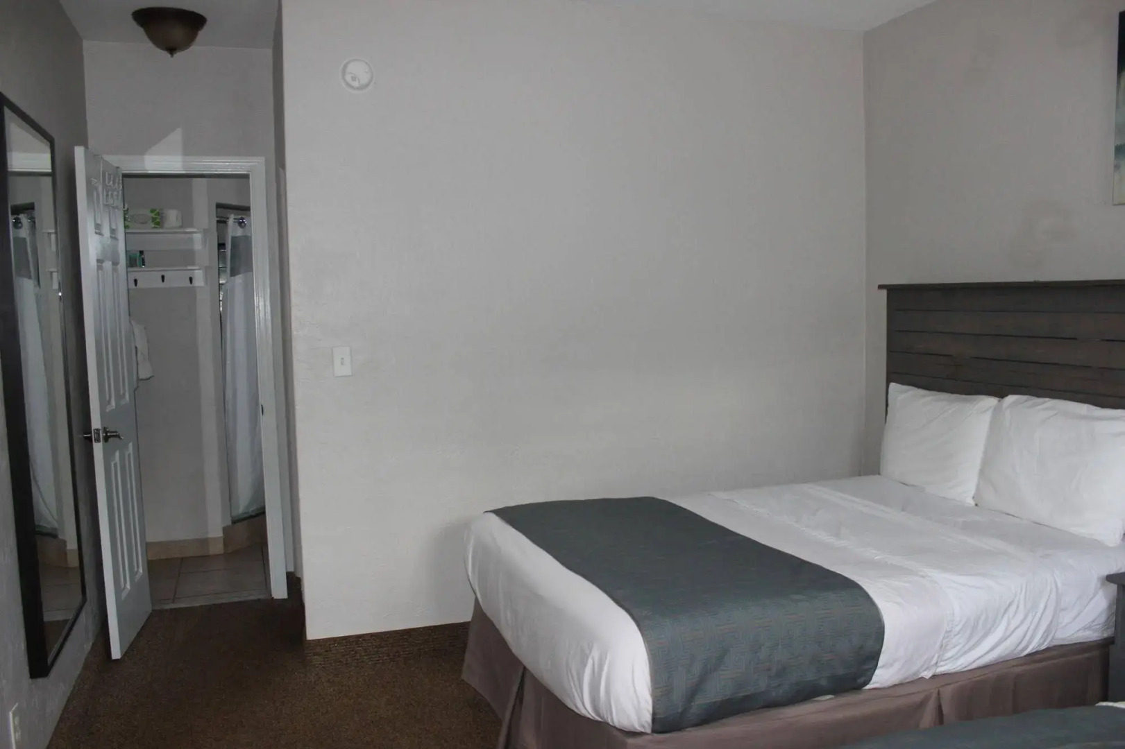 Shoreline Suites & Cabana Cottages