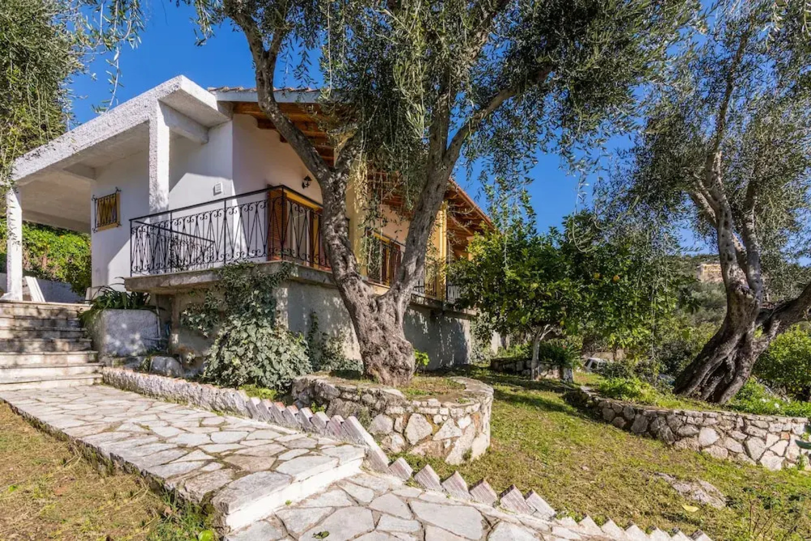 Ipsos Katerina Home Seaview 1-Bedroom by Konnect