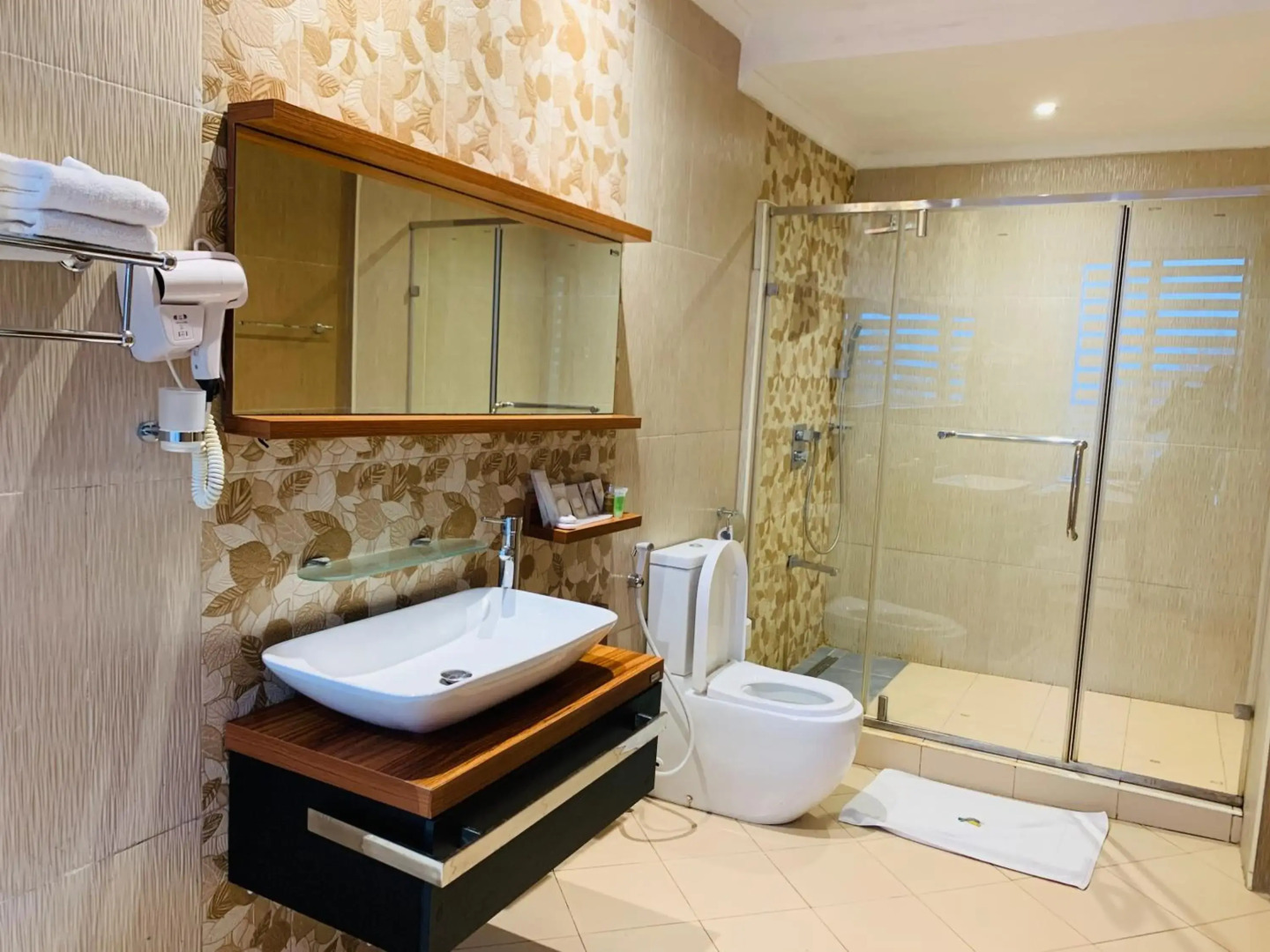 Tanga Beach Resort & Spa