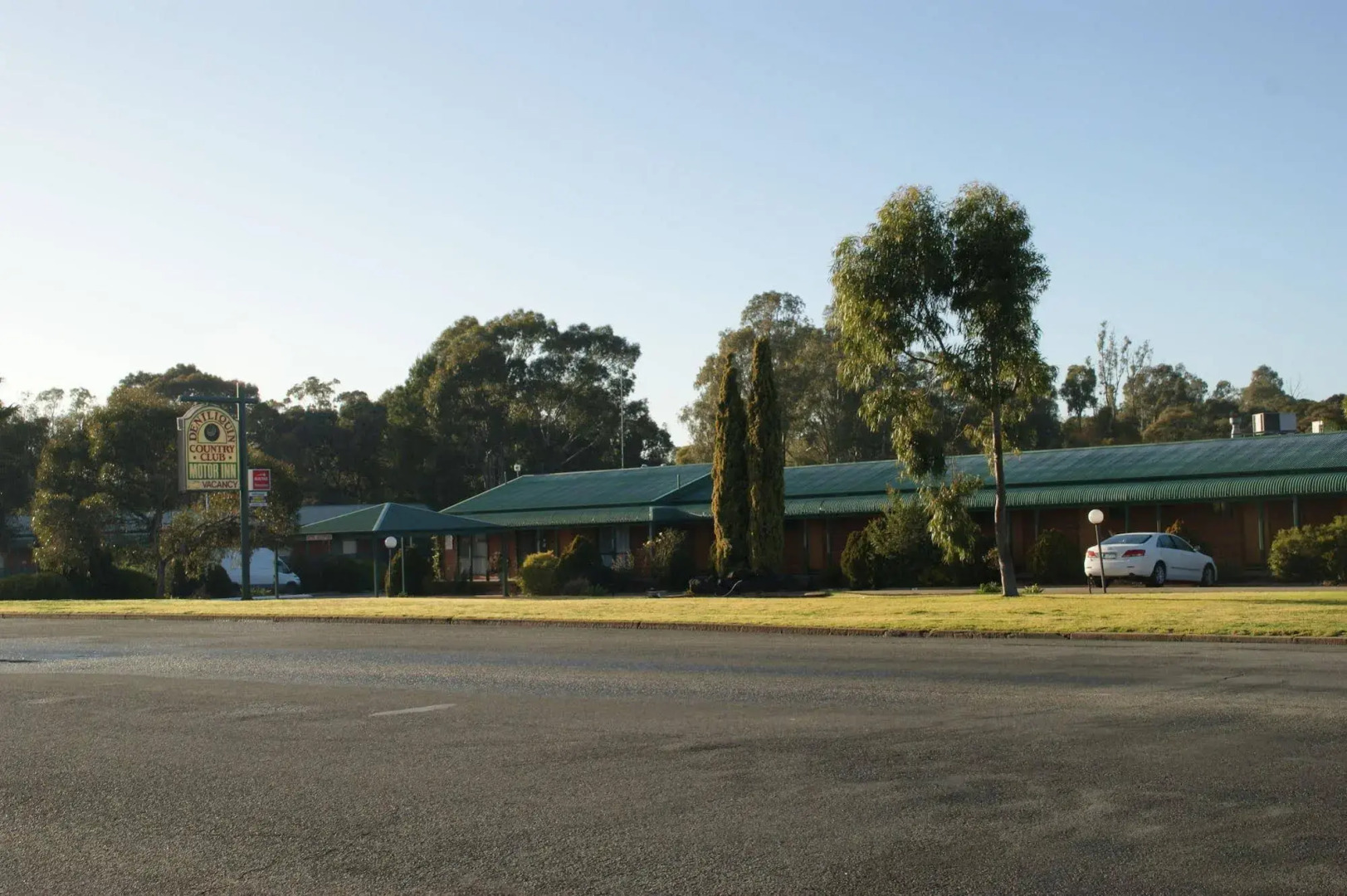 Deniliquin Country Club Motor Inn