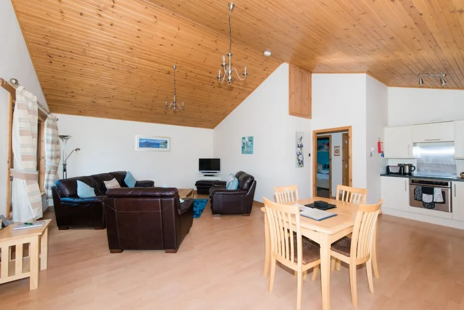 Douglas Fir Lodge With Hot Tub Near Cupar, Fife