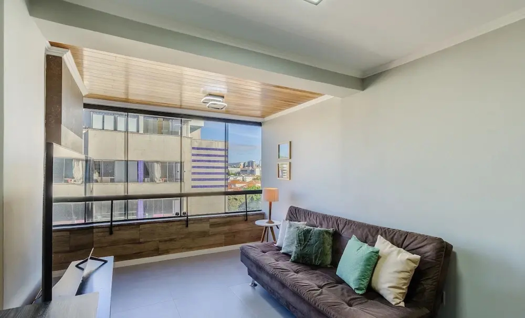 Complete Stay Just Minutes From Parks and Restaurants - PMN