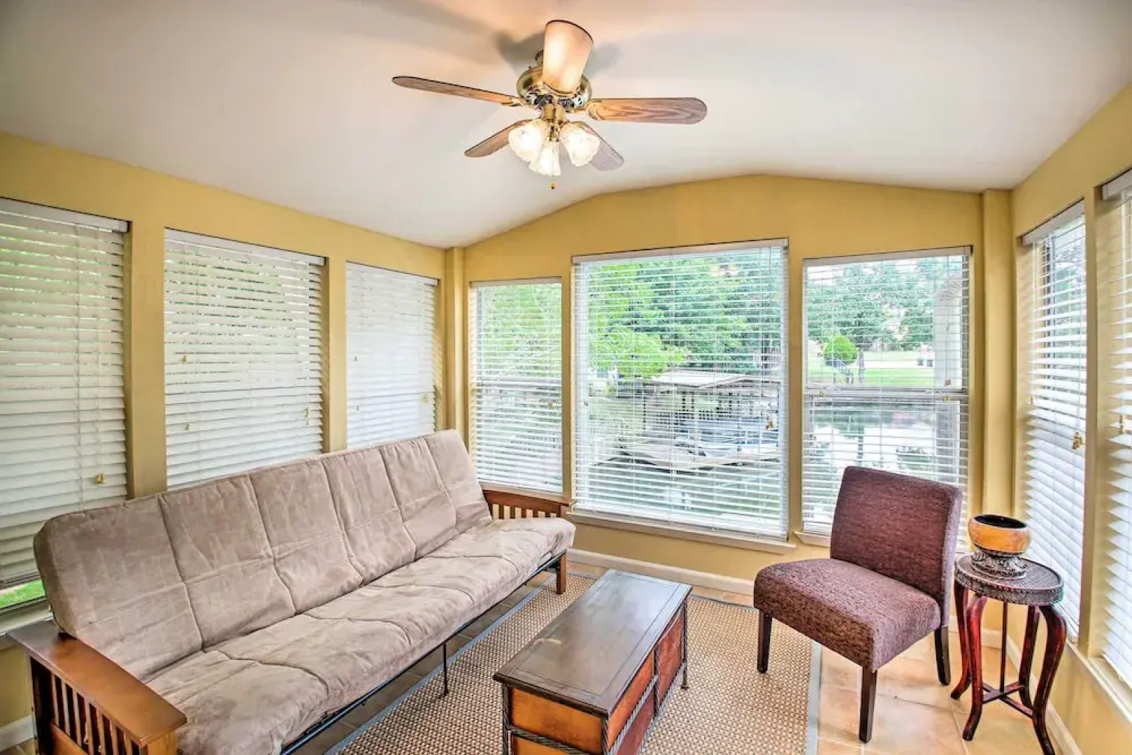 2-tier Deck & Boat Parking: Lake Hamilton Home