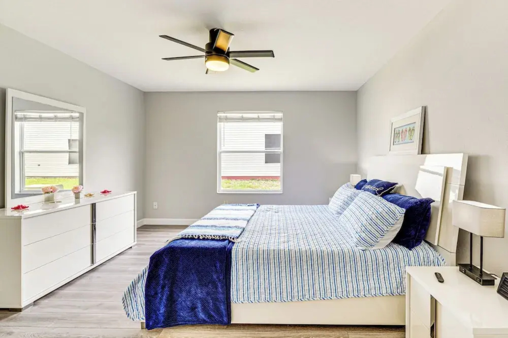 6 Mi to Lake Sumter Landing: Home w/ Perks!