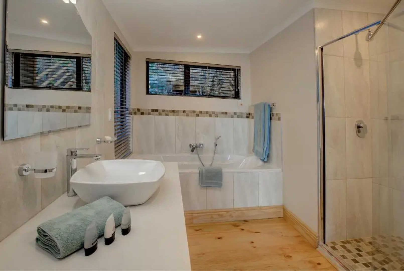 Boardwalk Lodge - self-catering