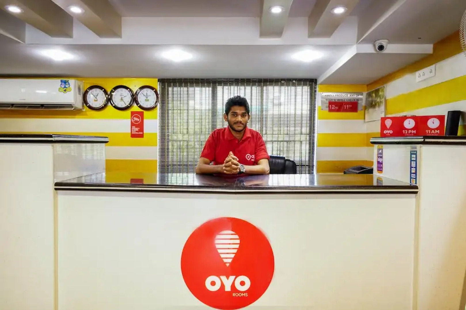 OYO 9932 Hotel Half Moon Residency