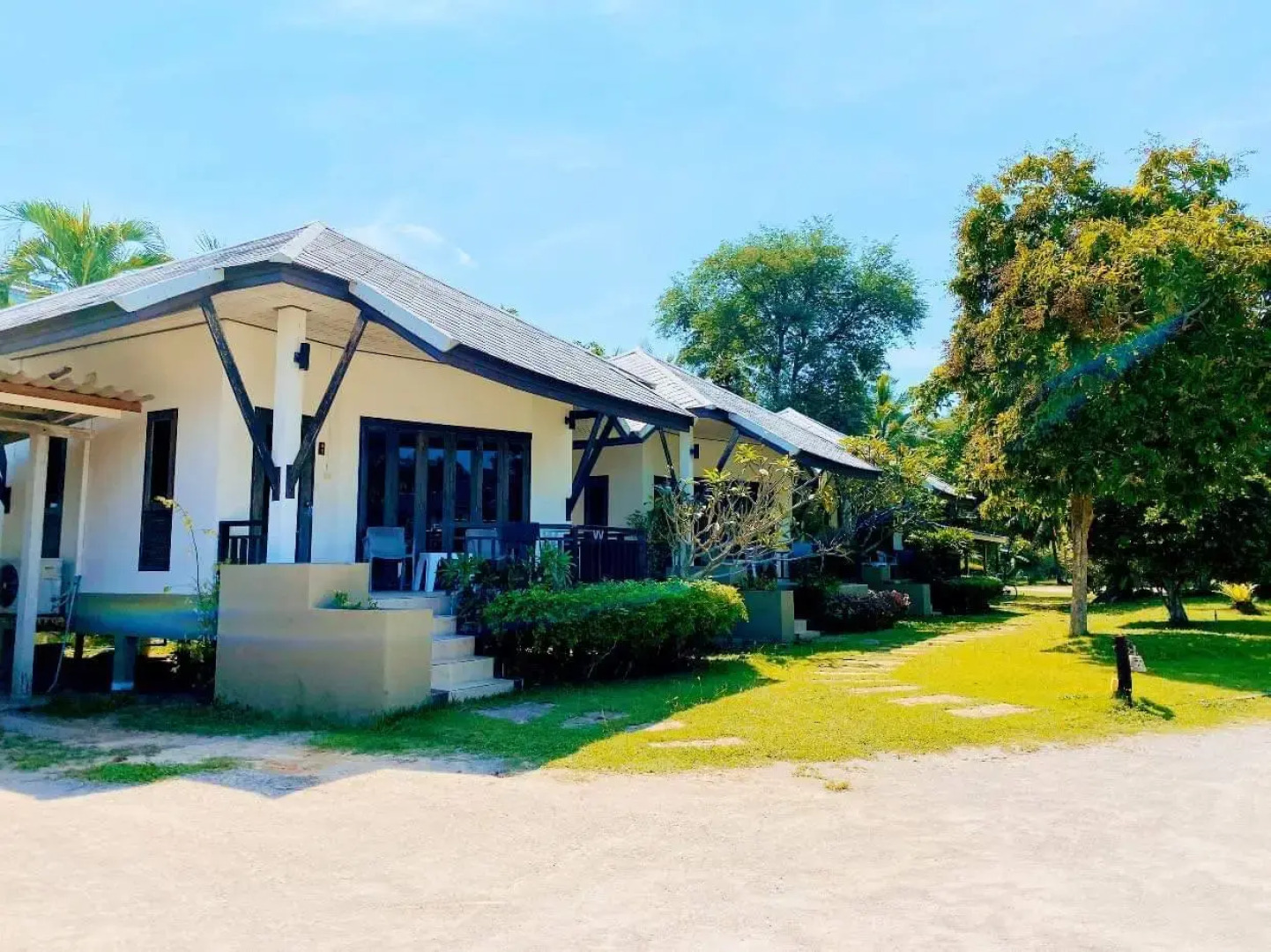 Saphli Villa Beach Resort