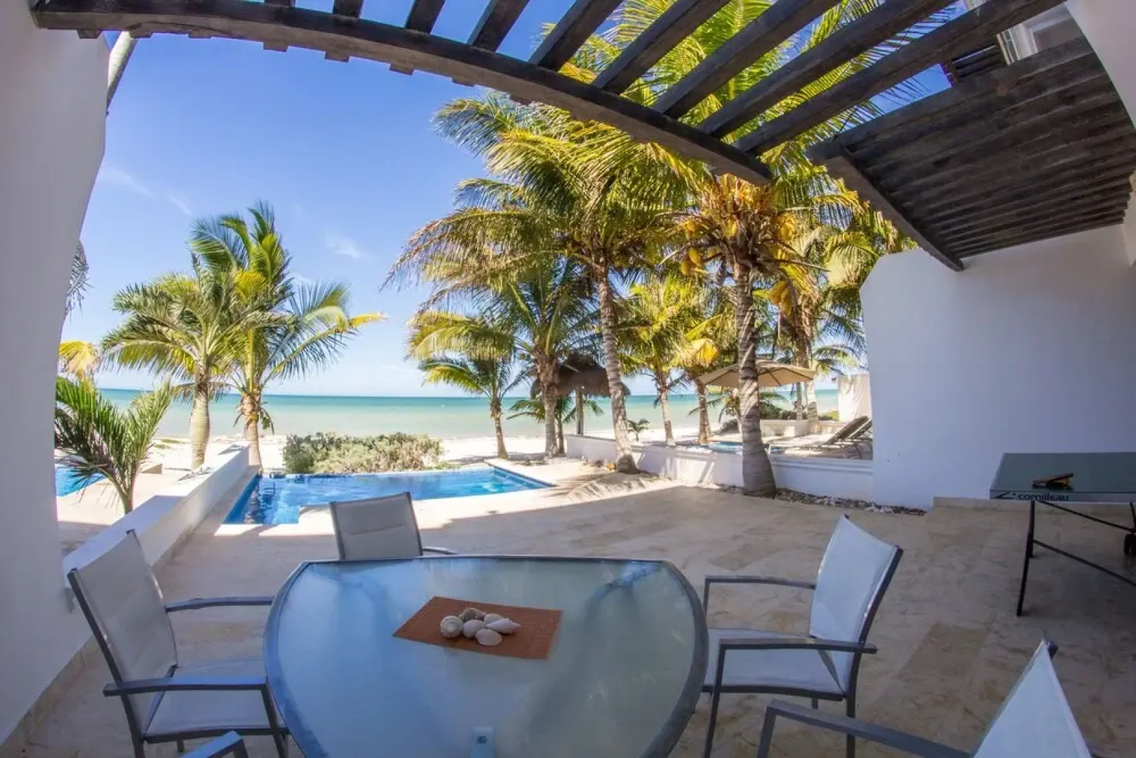 Piña Beach House in San Benito Beach